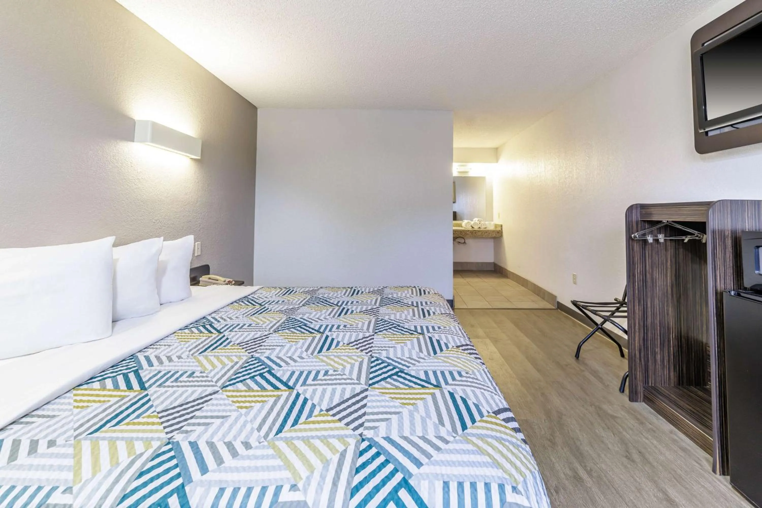 Bedroom, Bed in Motel 6 Boerne TX