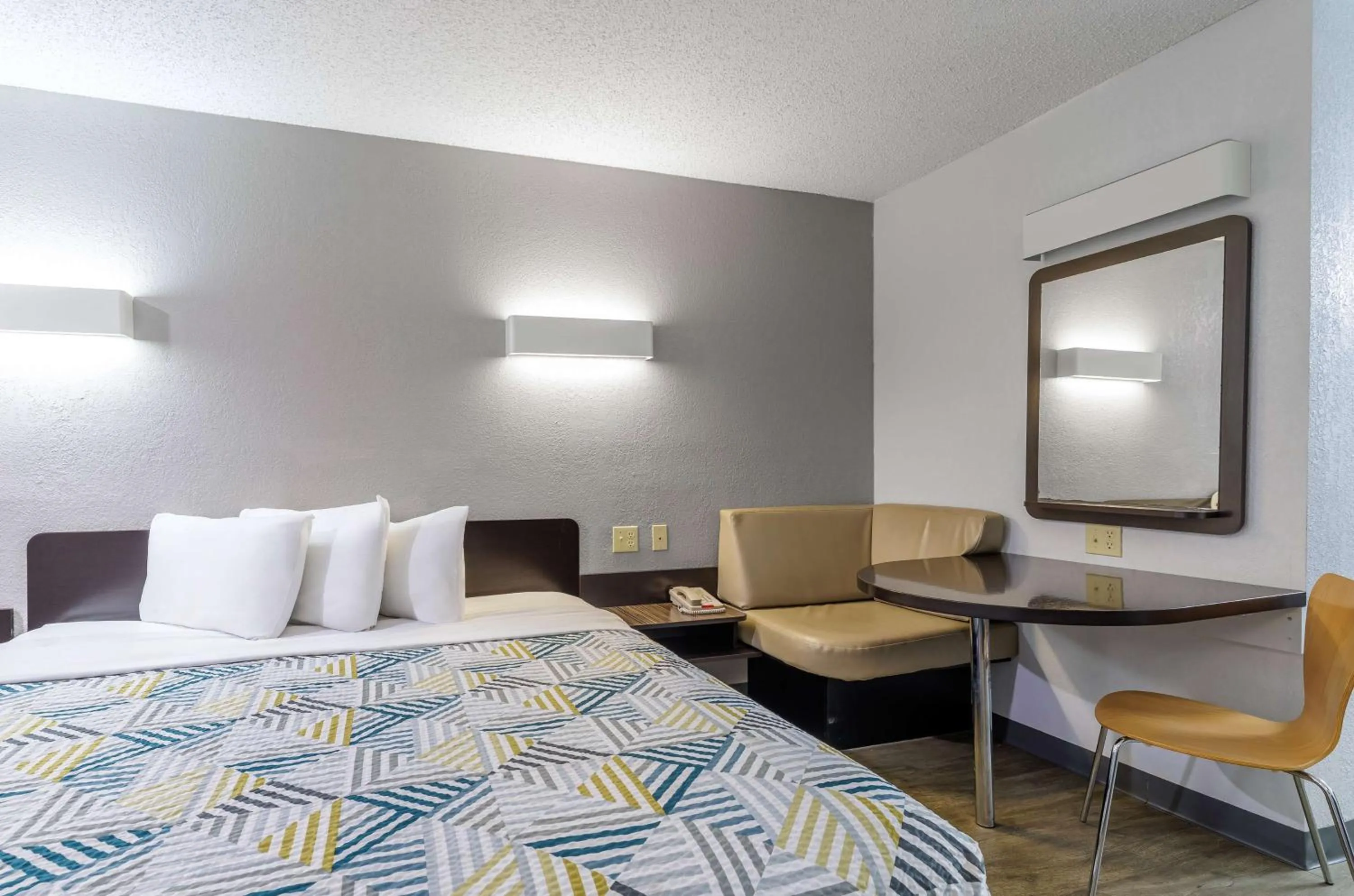 Bedroom, Bed in Motel 6 Boerne TX