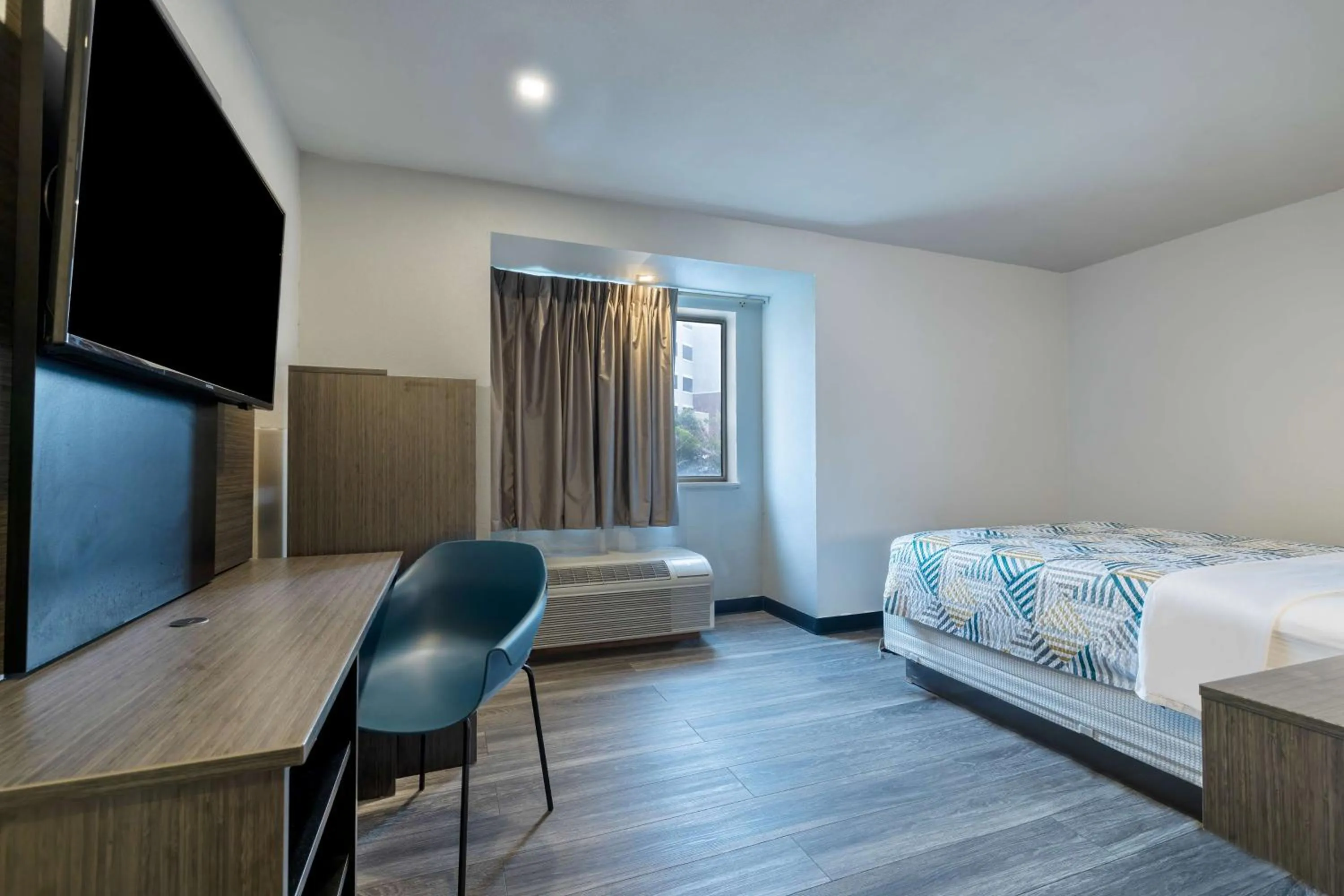 Bedroom, Bed in Motel 6-McAllen, TX - East