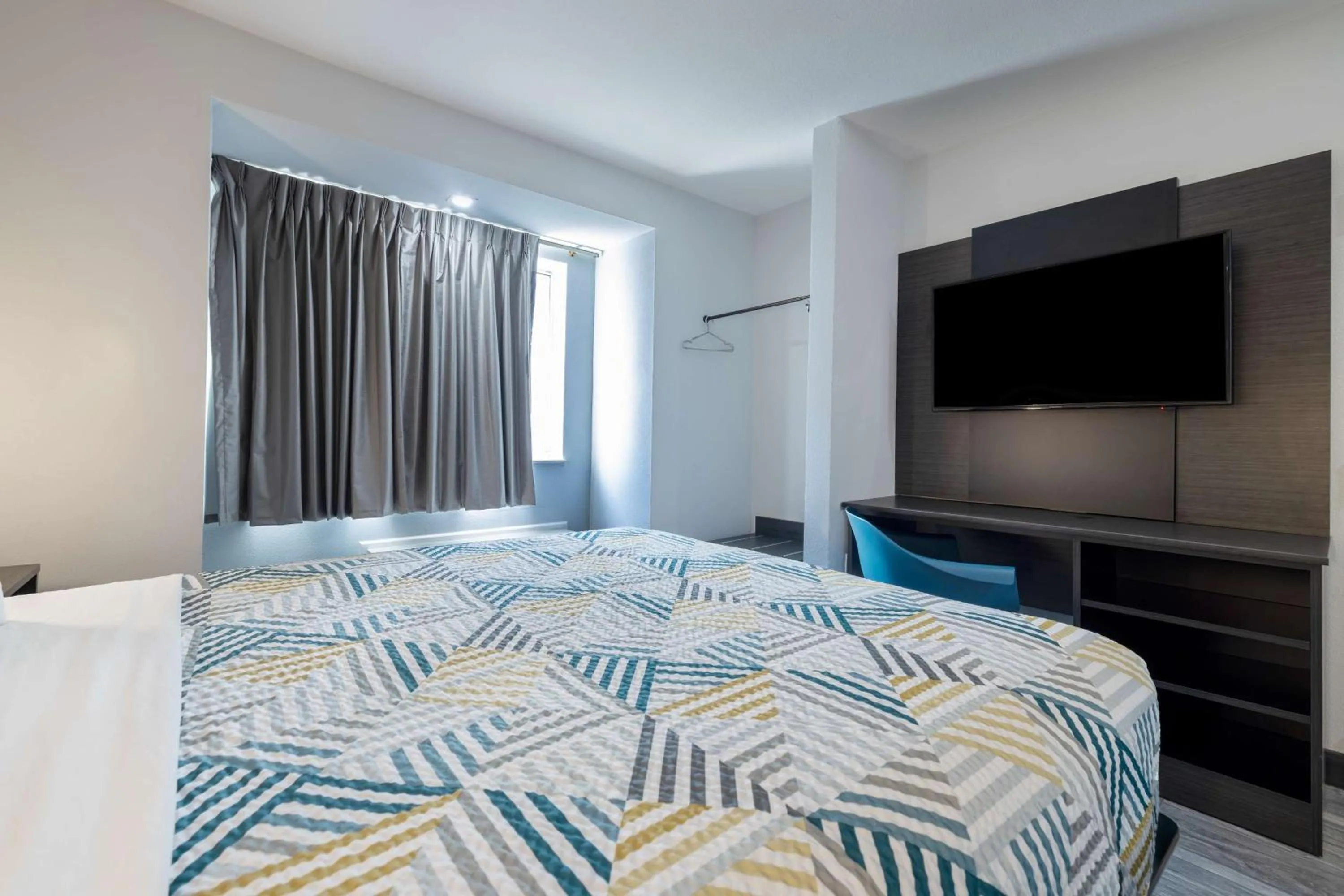 Bedroom, Bed in Motel 6-McAllen, TX - East