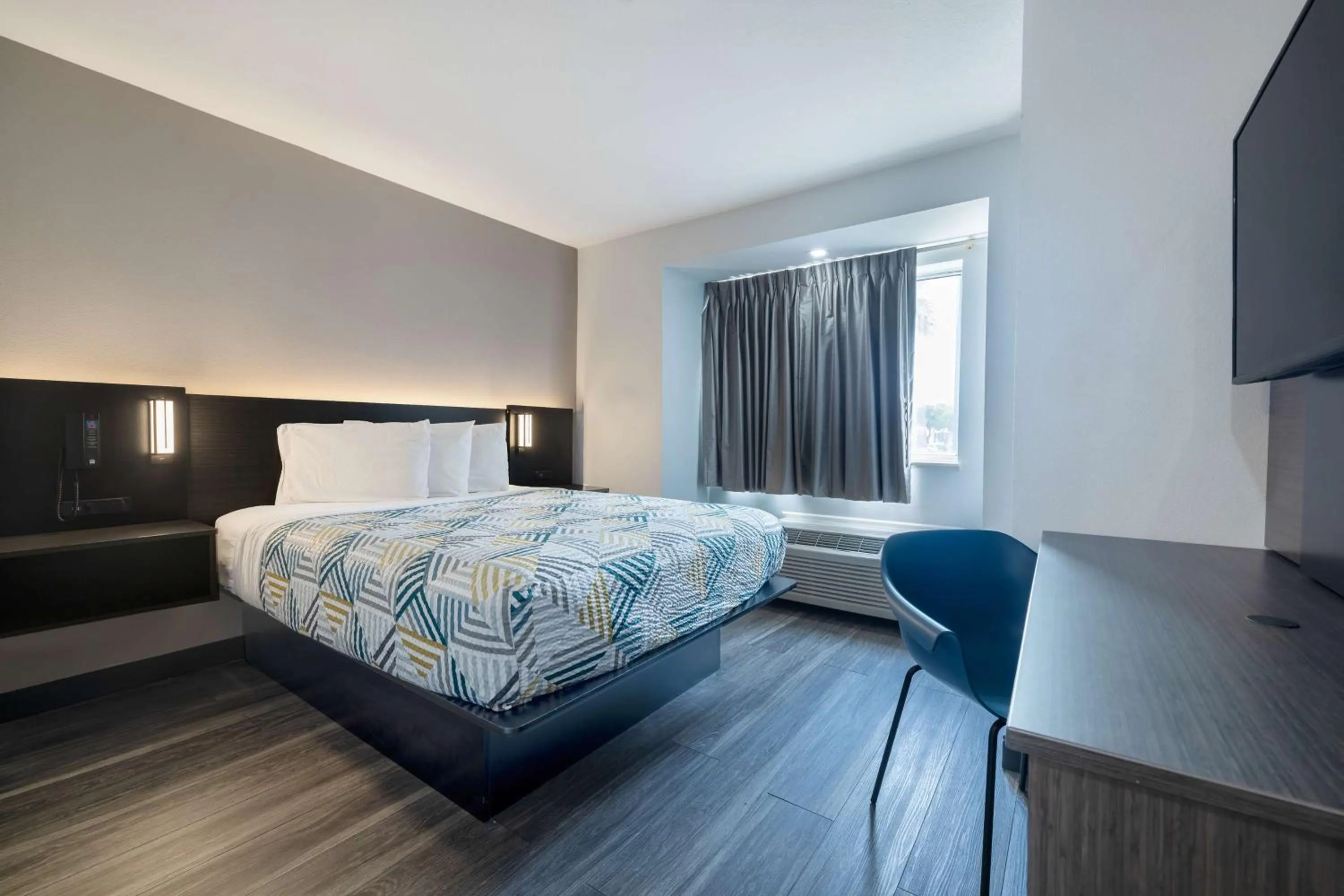 Bedroom, Bed in Motel 6-McAllen, TX - East