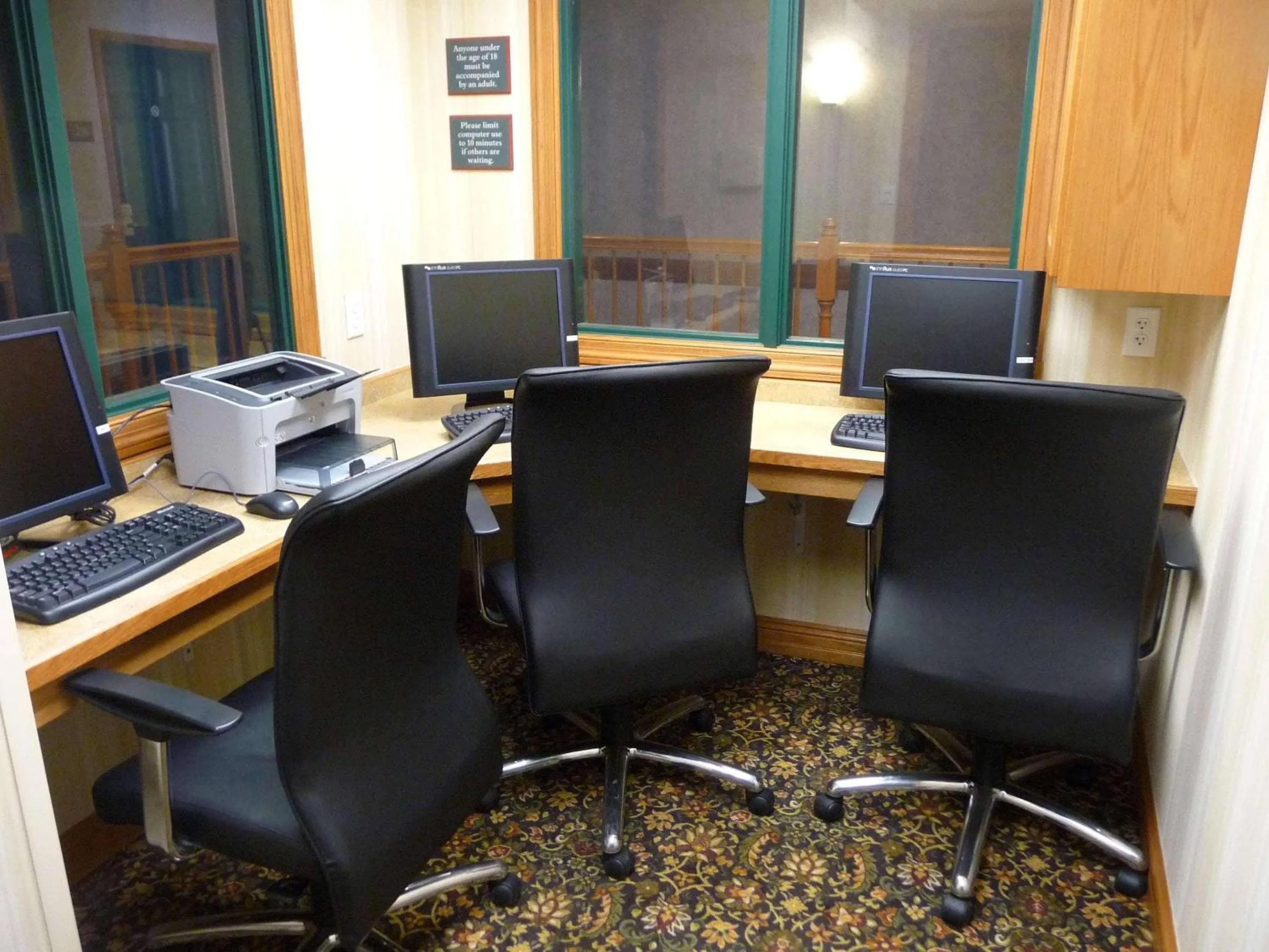 Business facilities in Country Inn & Suites by Radisson, Mankato Hotel and Conference Center, MN