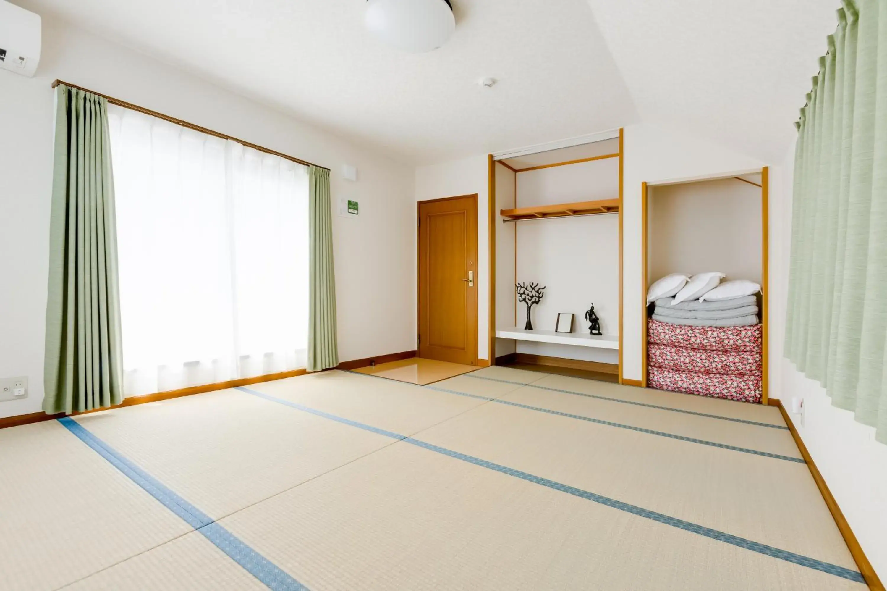 Triple Room with Shared Bathroom in PLUS 9 Station INN Triple Room with Shared Bathroom in PLUS 9 Station INN