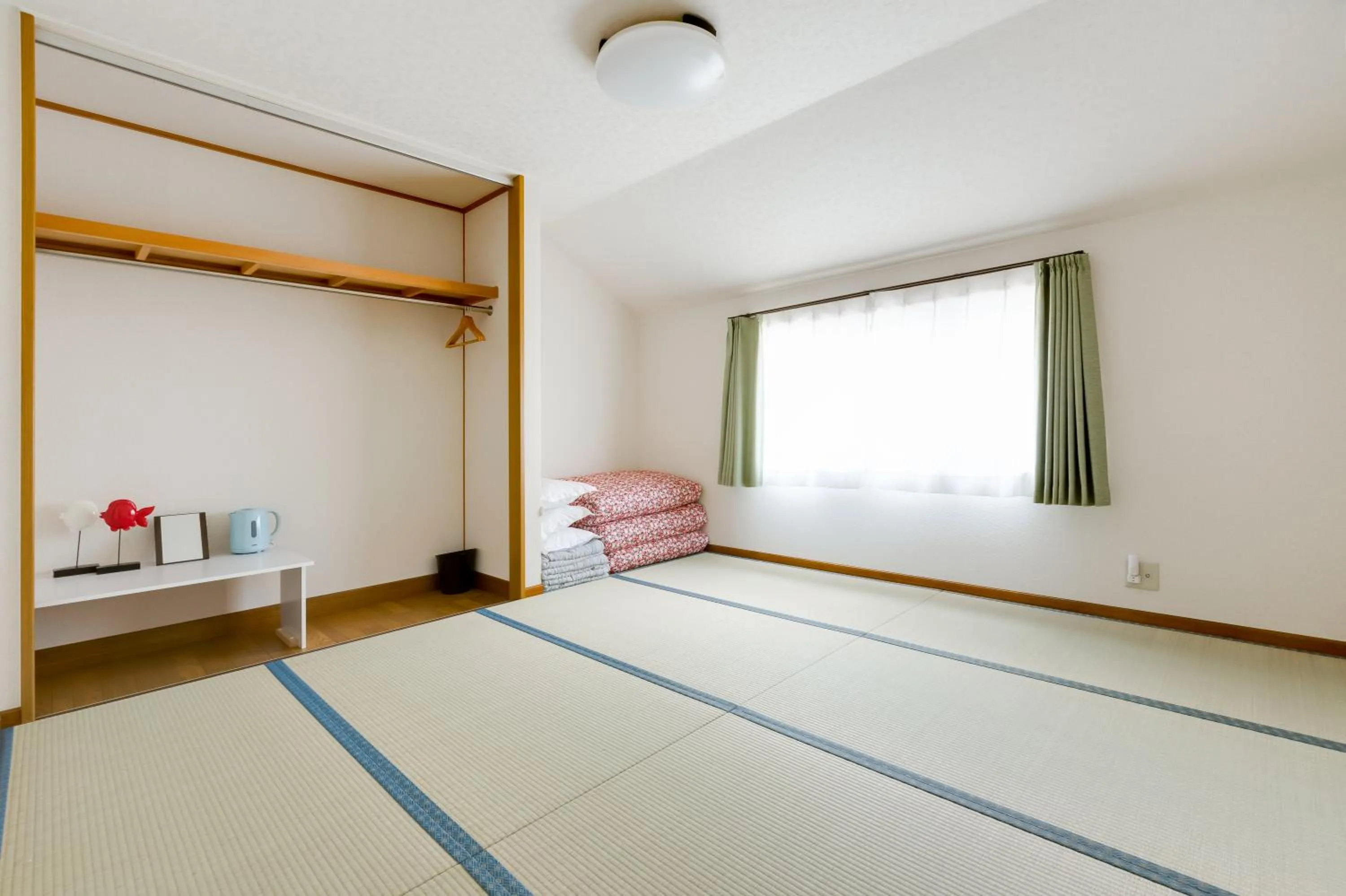 Bed in PLUS 9 Station INN