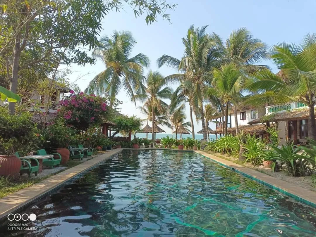 Swimming pool in Full Moon Beach Resort