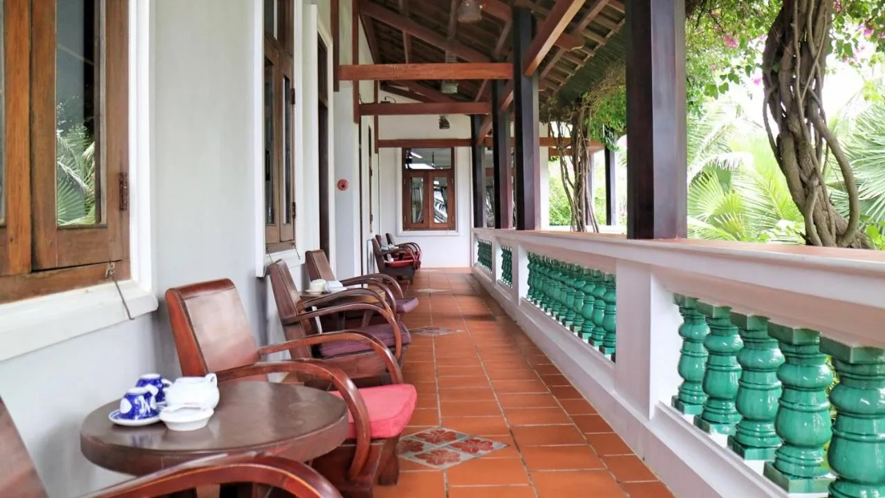 Lounge or bar in Full Moon Beach Resort