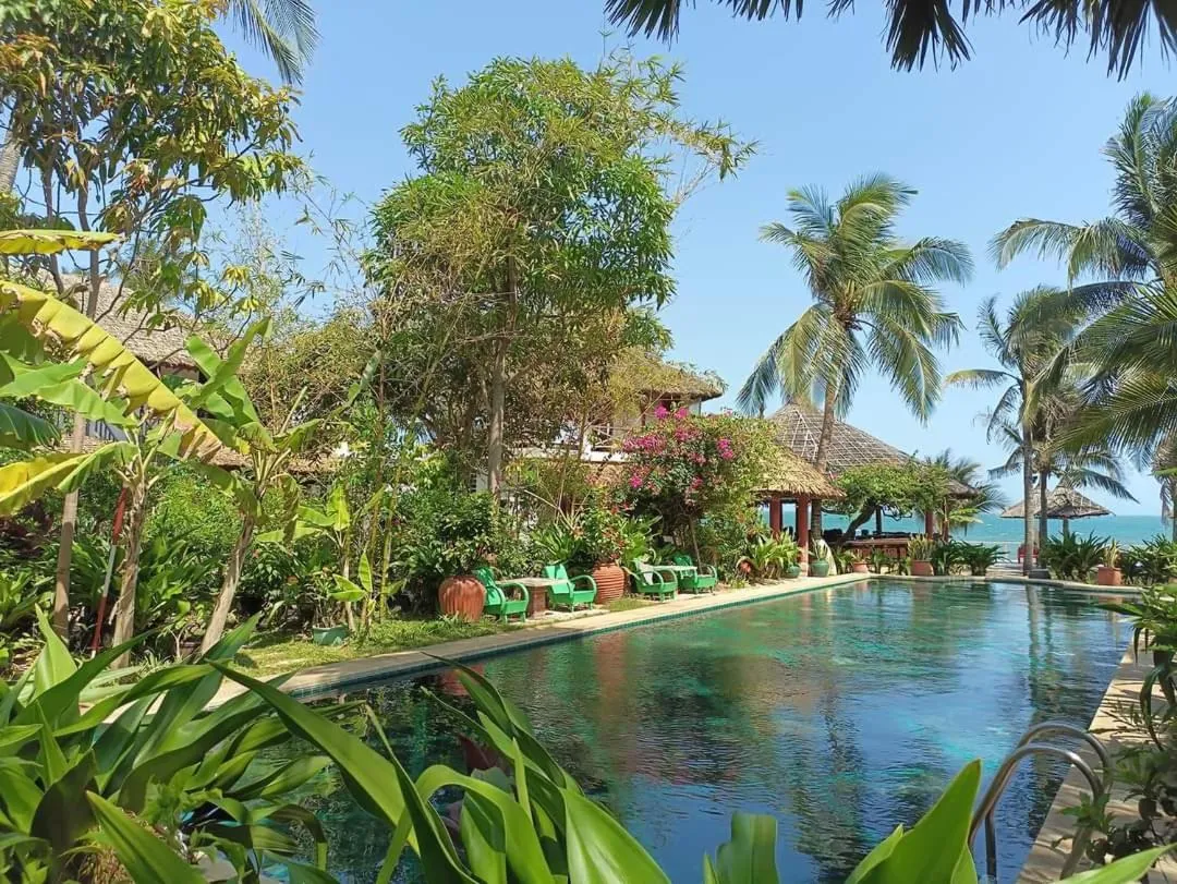 Swimming pool in Full Moon Beach Resort
