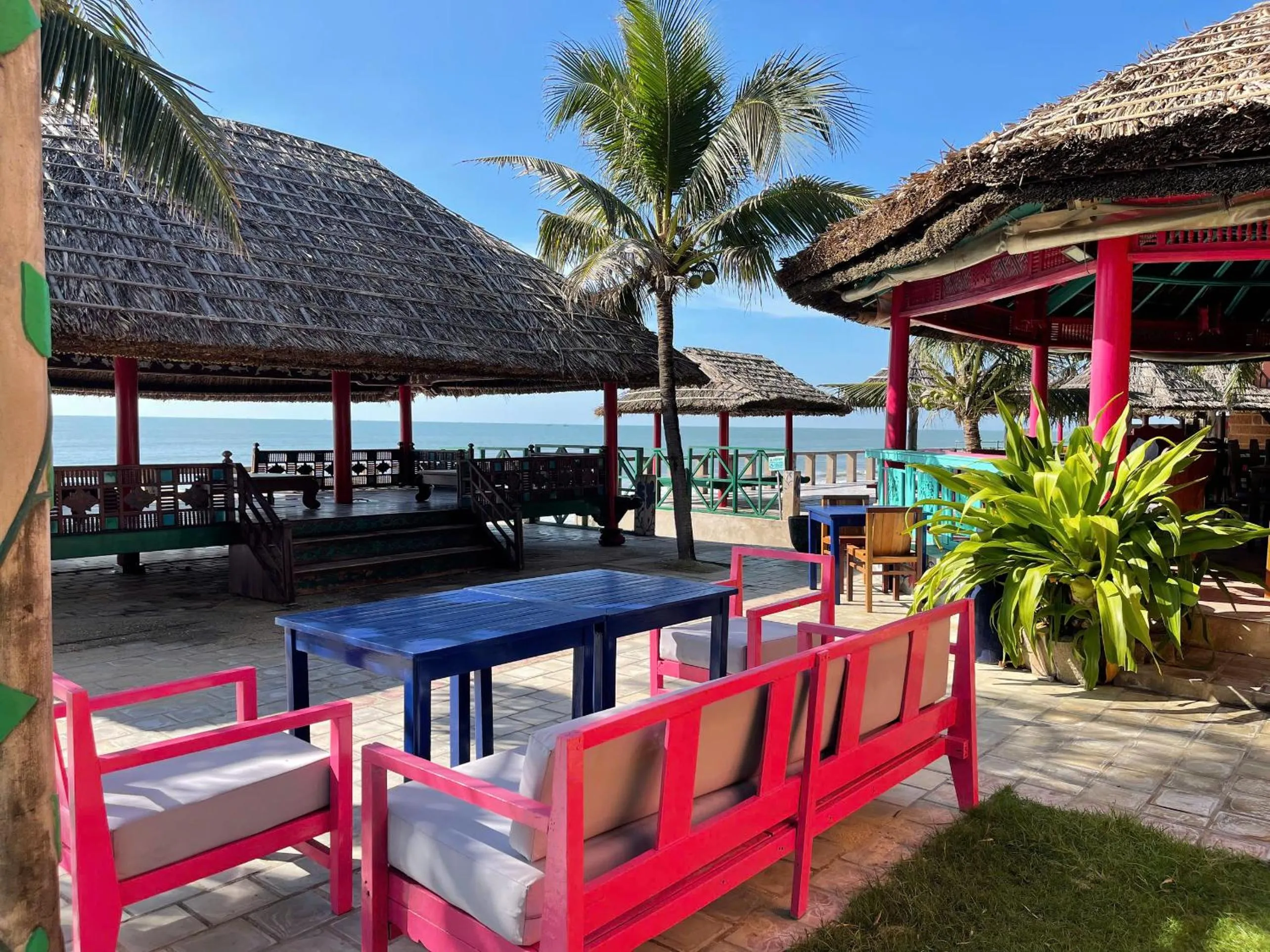Restaurant/places to eat in Full Moon Beach Resort