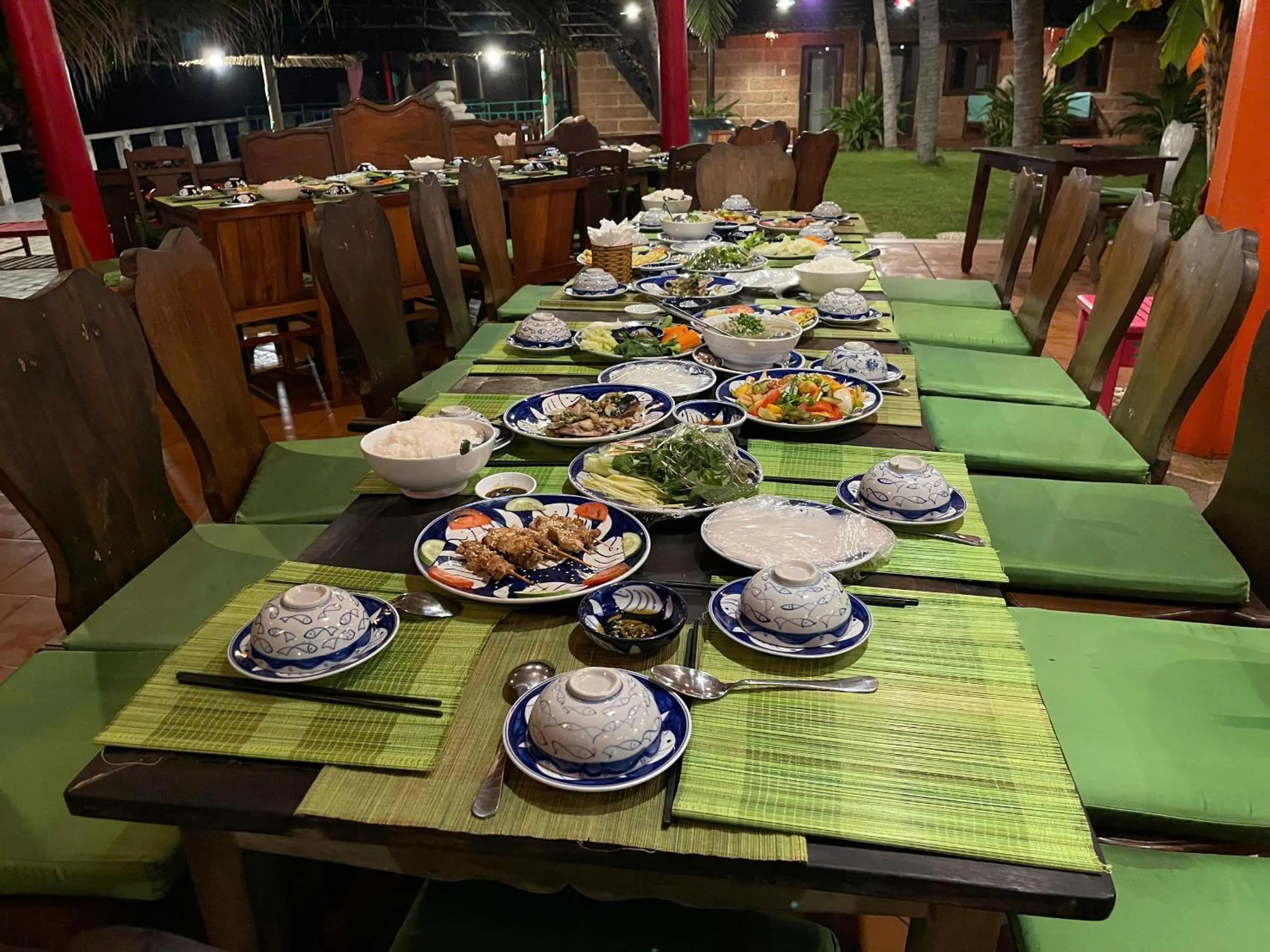 Restaurant/places to eat in Full Moon Beach Resort