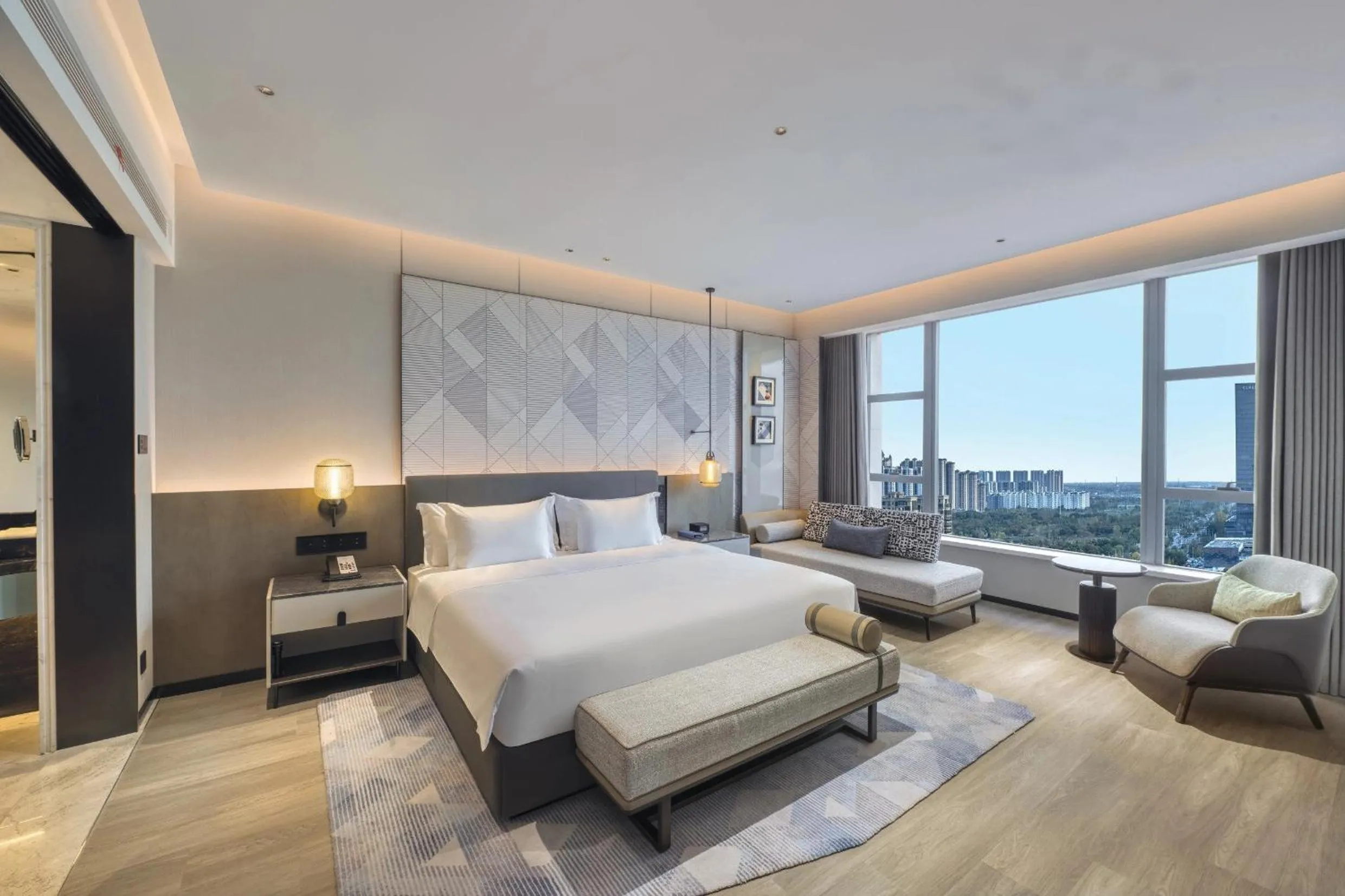 Photo of the whole room, Bed in Crowne Plaza Rugao