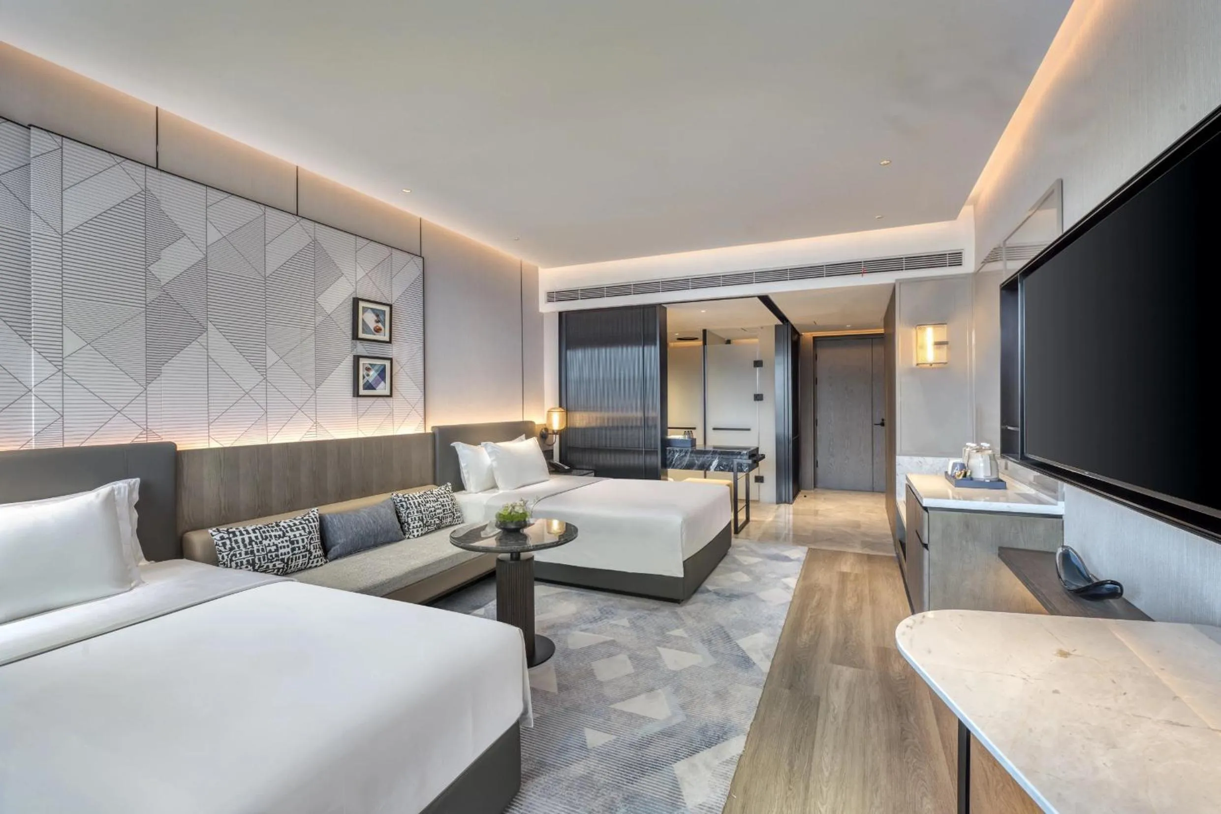 Photo of the whole room, Bed in Crowne Plaza Rugao