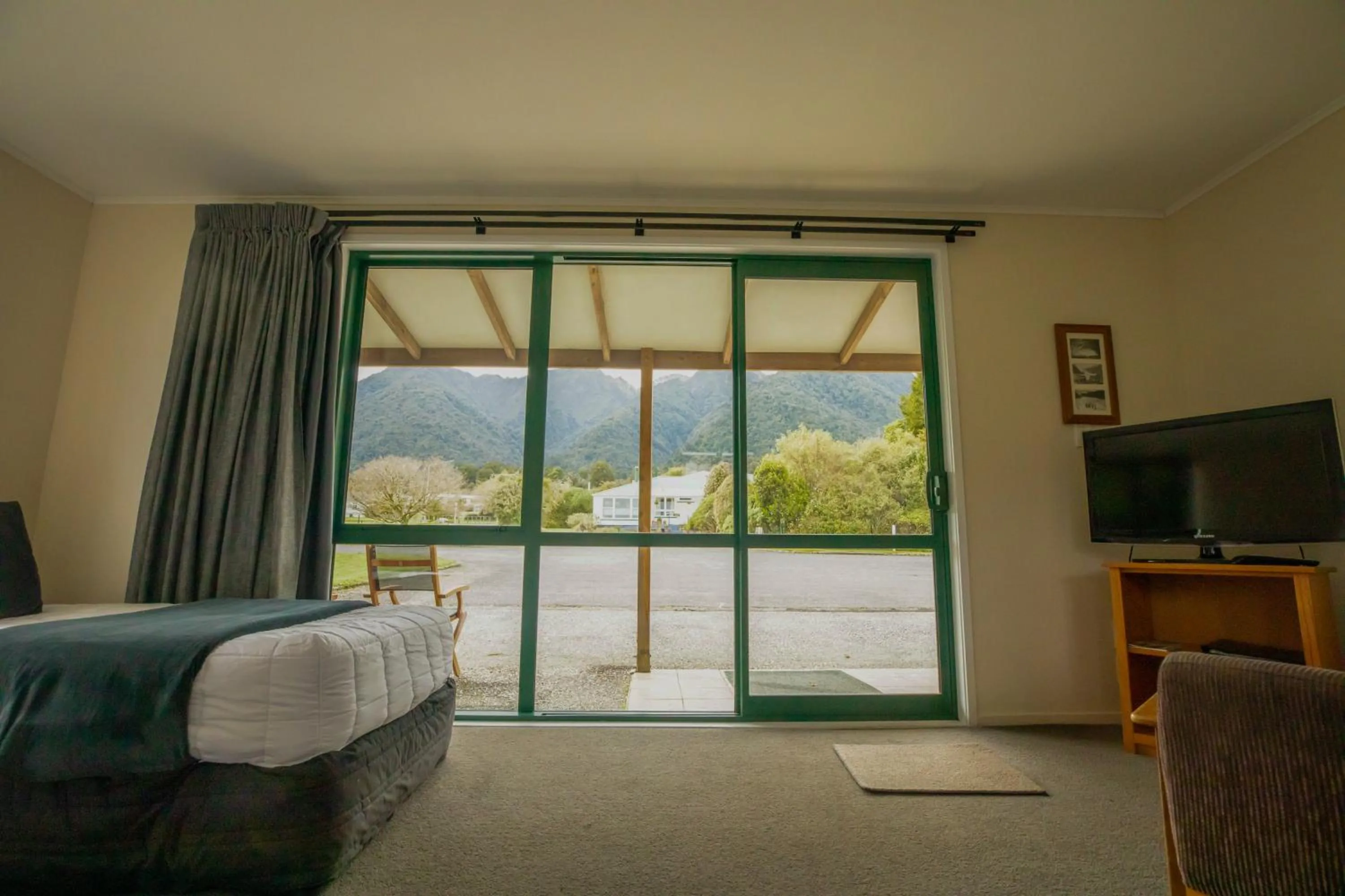 Bed in Rainforest Motel