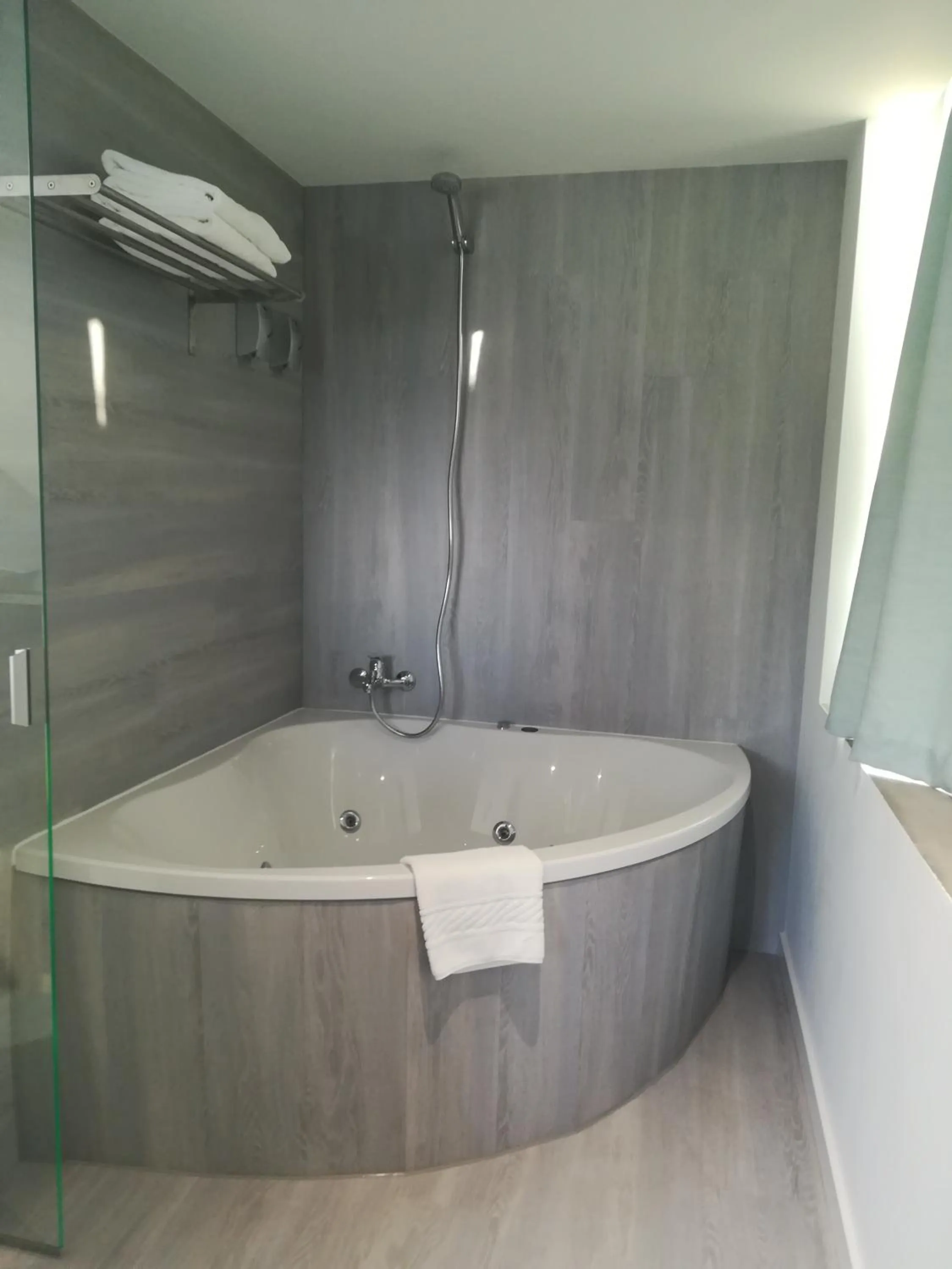 Hot Tub in Promar - Eco Beach & Spa Hotel