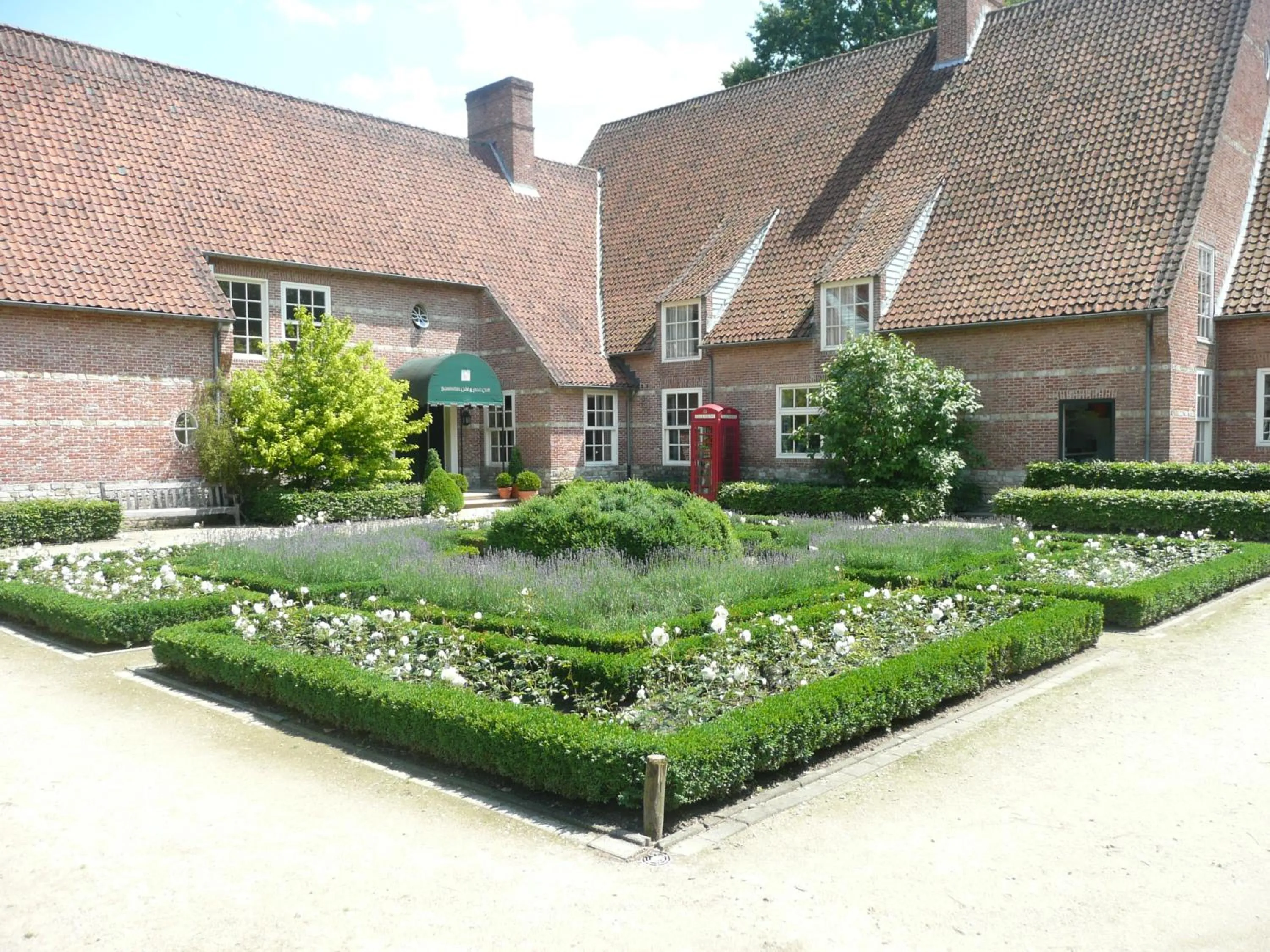 Facade/entrance in Bossenstein Golf & Polo Club