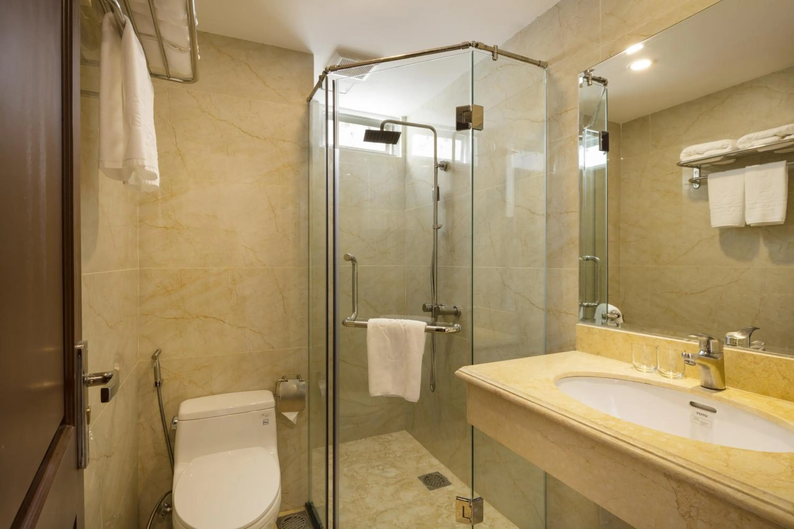 Toilet in Sea Pearl Hotel