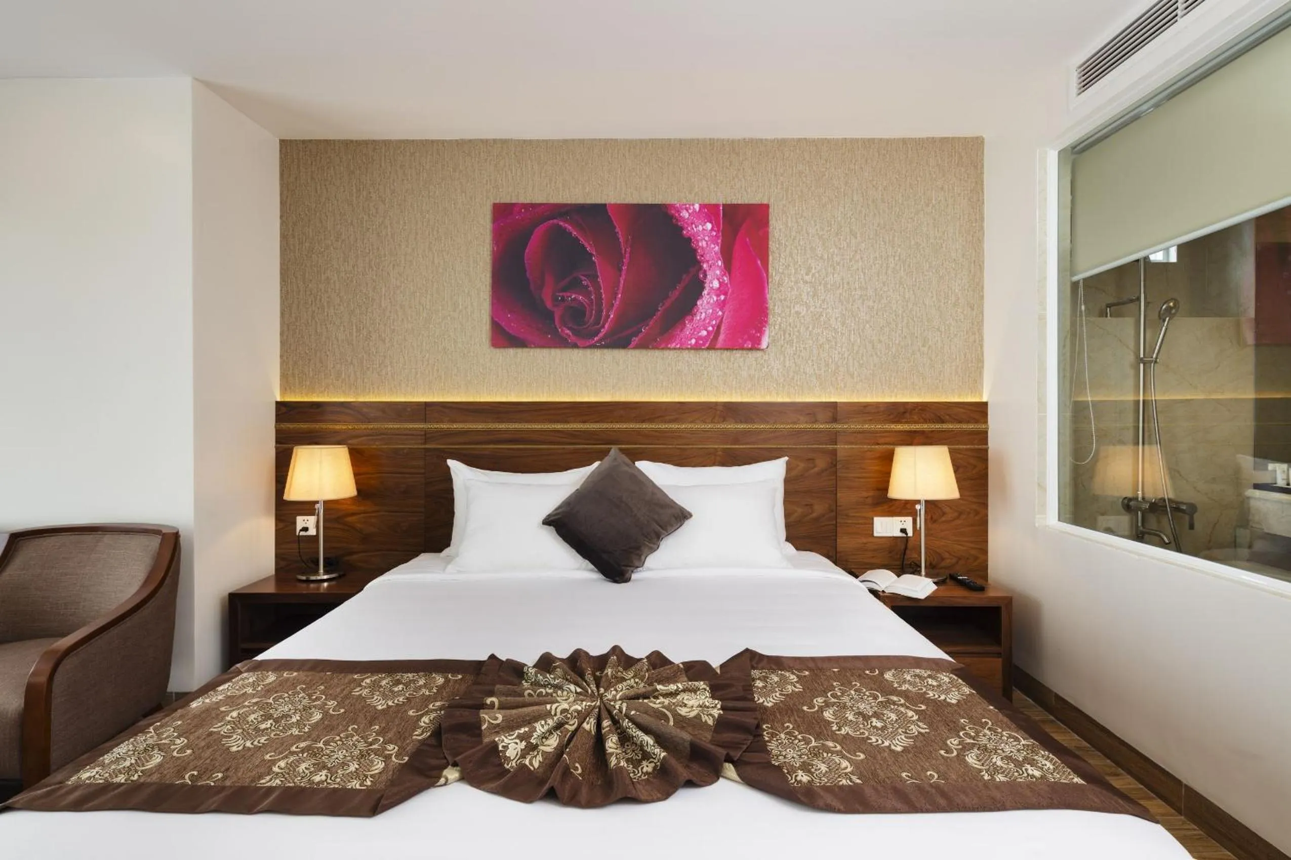 Bed in Sea Pearl Hotel