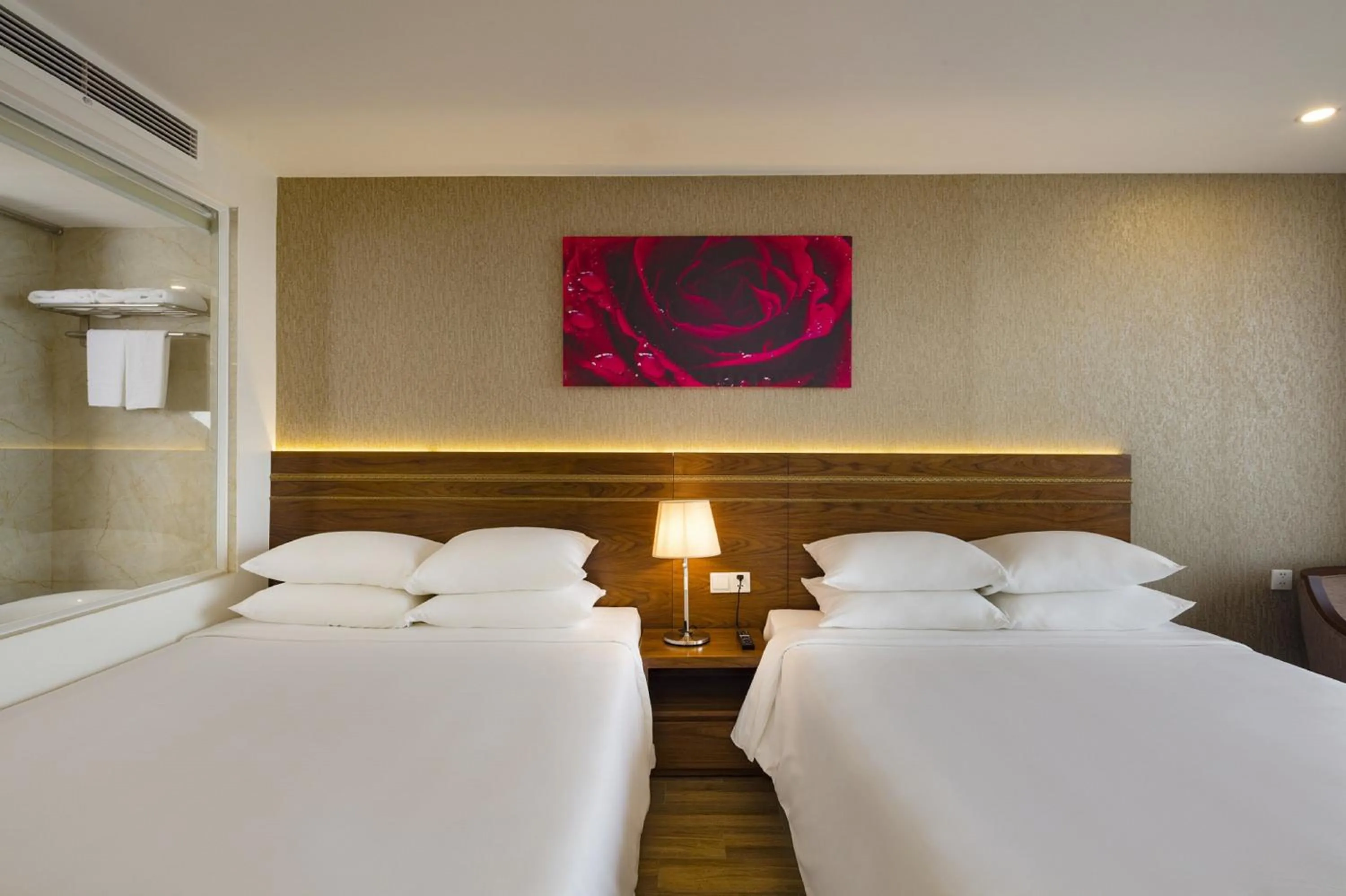 Bed in Sea Pearl Hotel