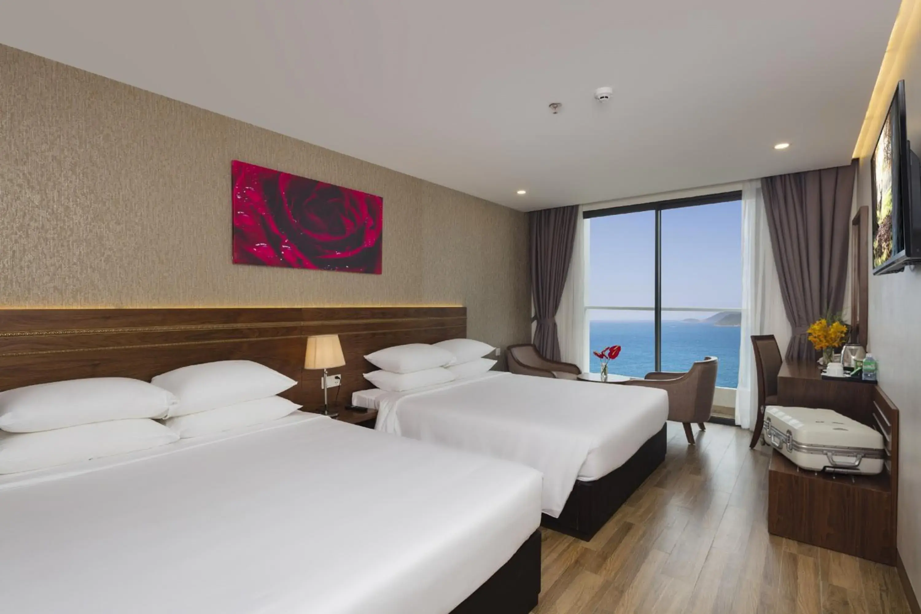 Triple Room with Sea View in Sea Pearl Hotel Triple Room with Sea View in Sea Pearl Hotel