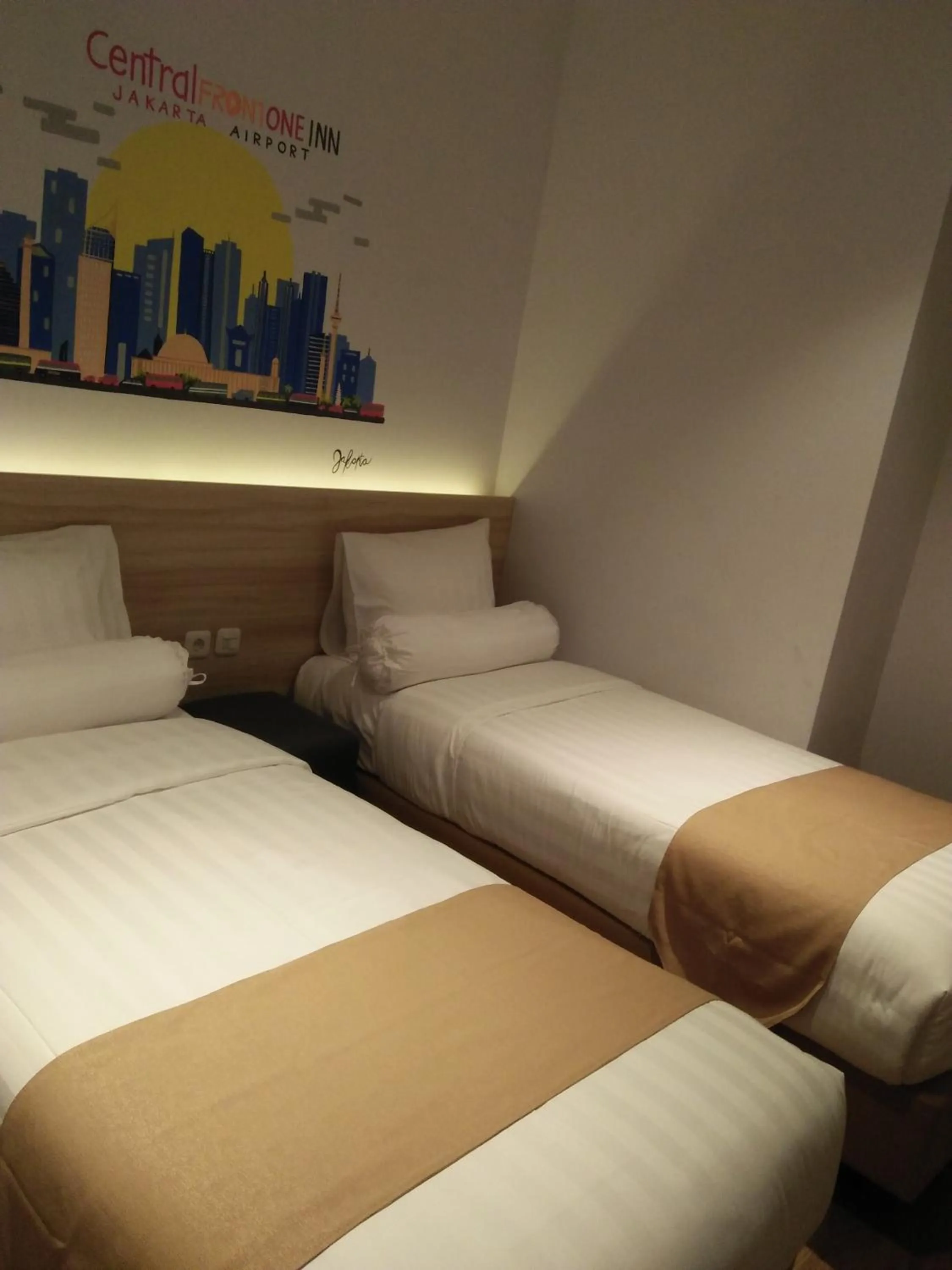 Bed in Central Front One Inn Jakarta Airport