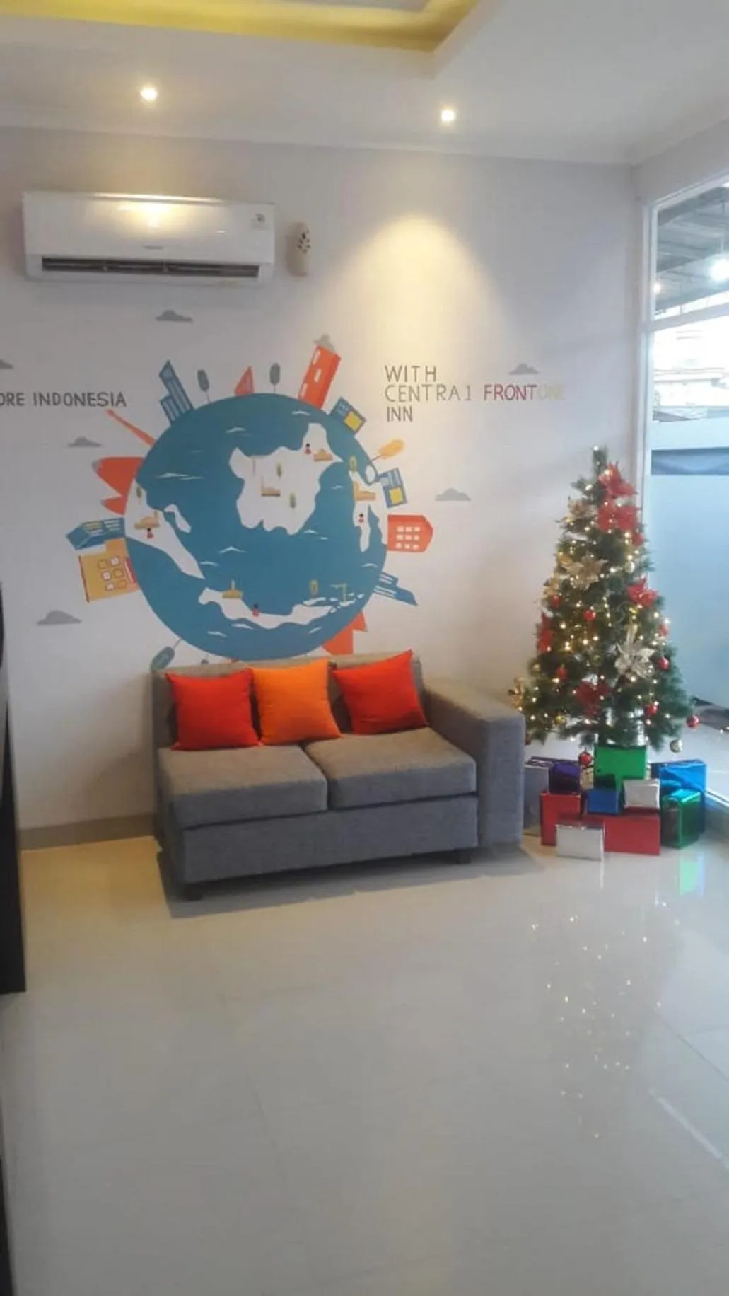 Lobby or reception in Central Front One Inn Jakarta Airport