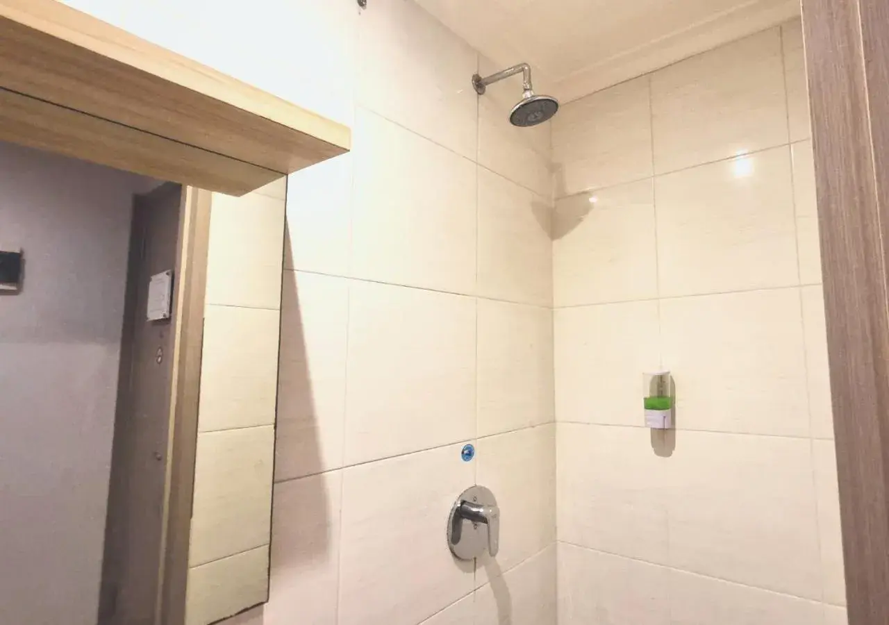 Standard Single Room in Central Front One Inn Jakarta Airport Standard Single Room in Central Front One Inn Jakarta Airport