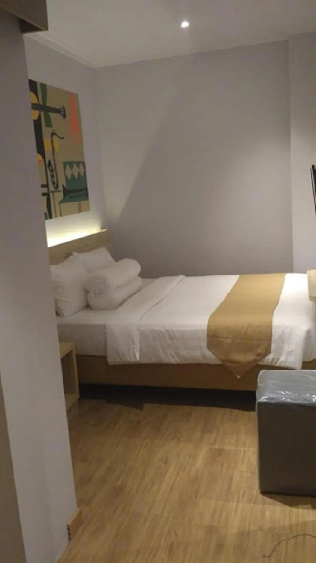 Bed in Central Front One Inn Jakarta Airport