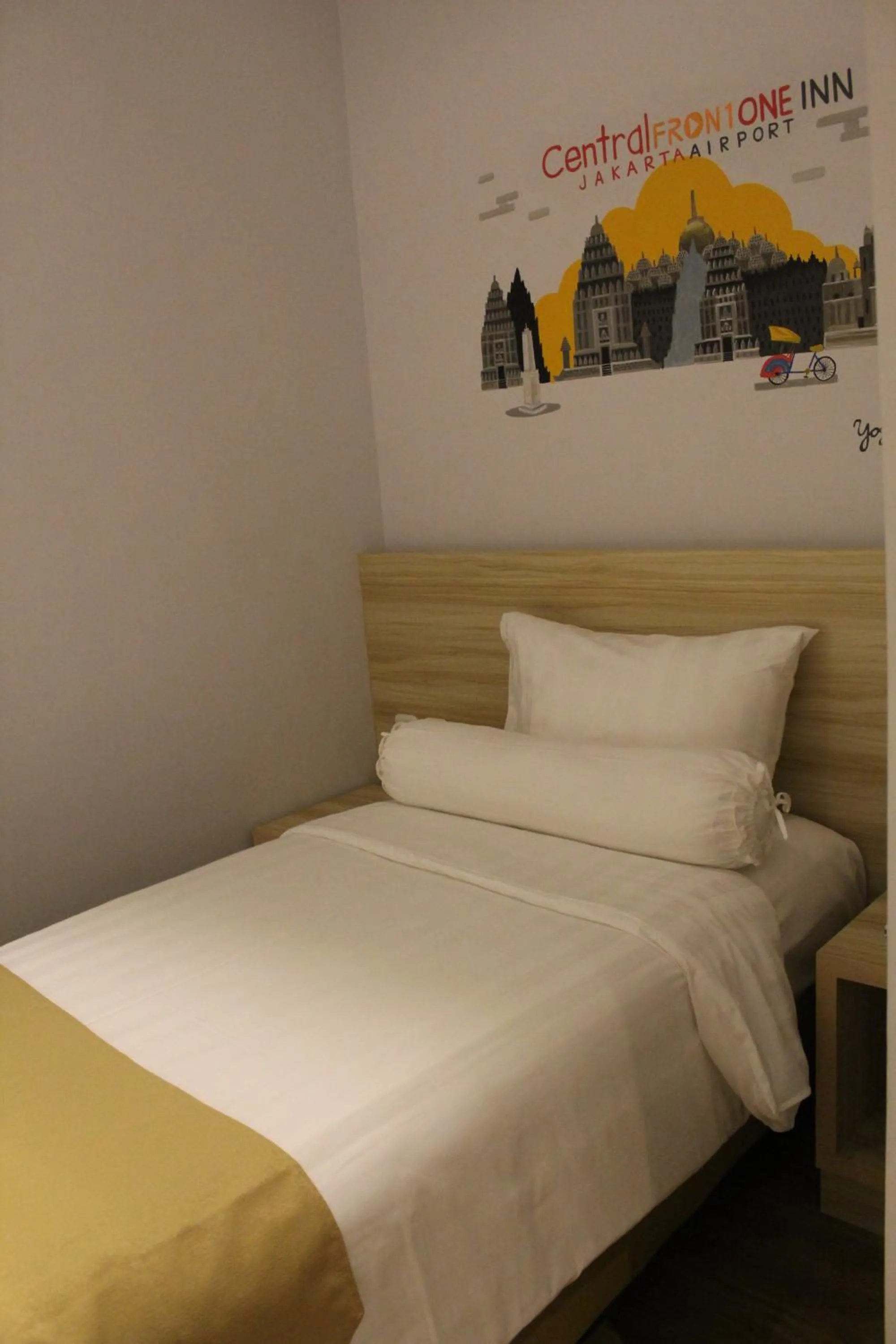 Bed in Central Front One Inn Jakarta Airport