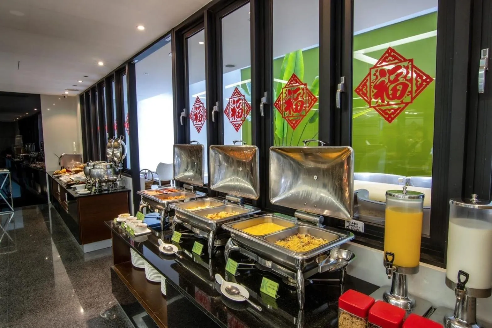 Restaurant/places to eat in Kapok Hotel & Resorts