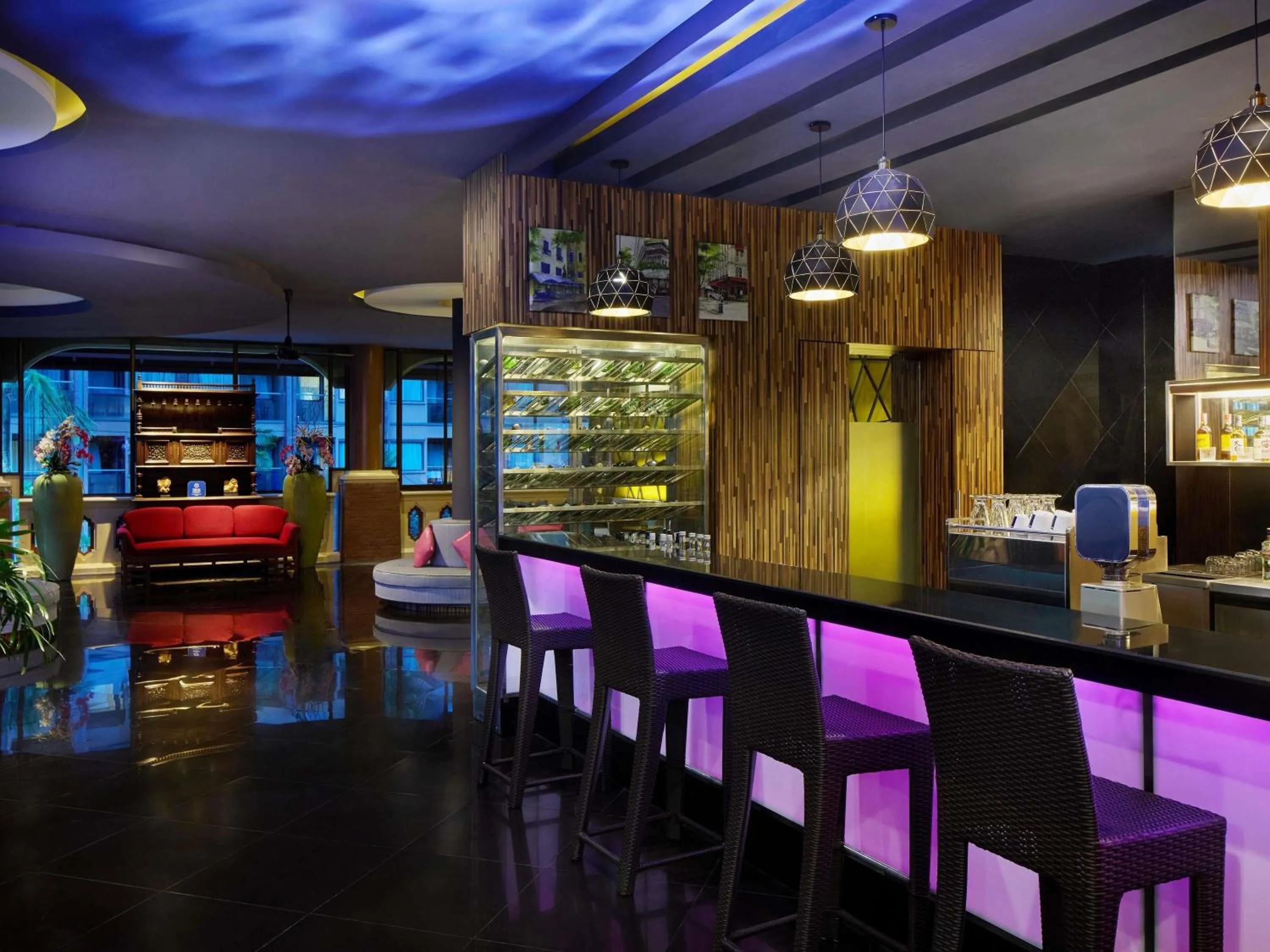 Lounge or bar in Novotel Phuket Vintage Park Resort