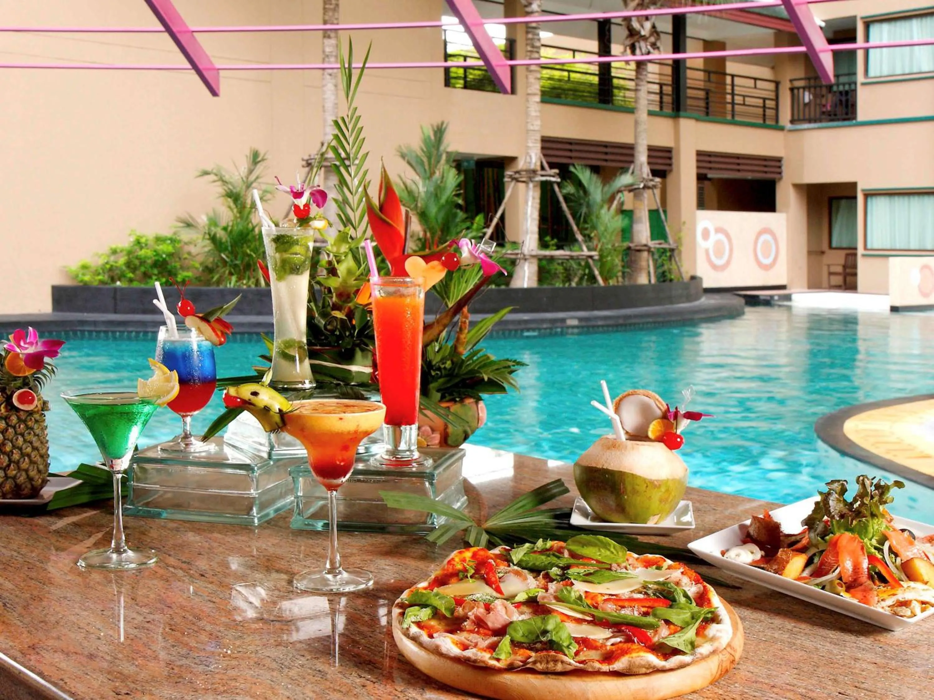 Lounge or bar in Novotel Phuket Vintage Park Resort