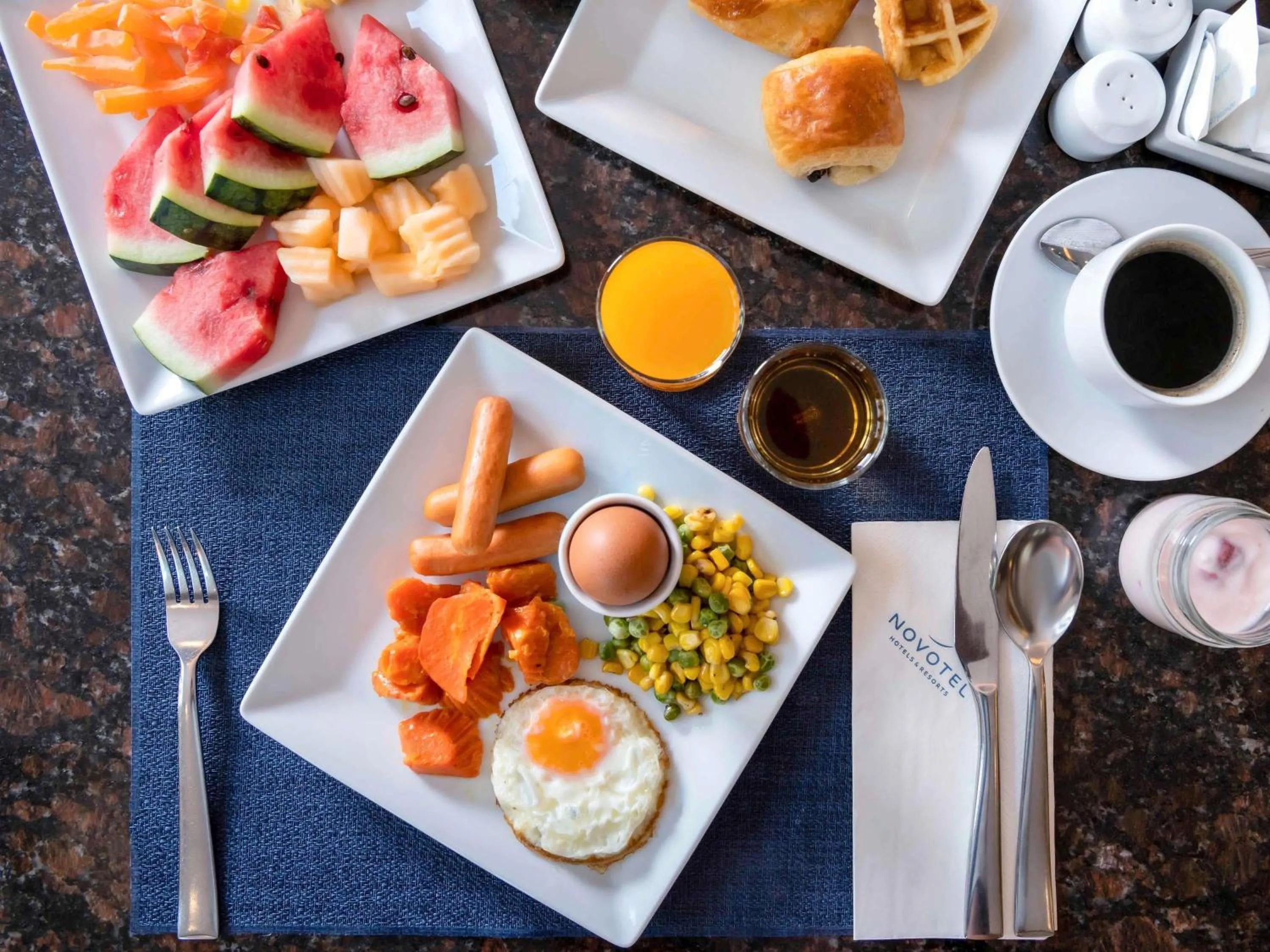 Restaurant/places to eat in Novotel Phuket Vintage Park Resort