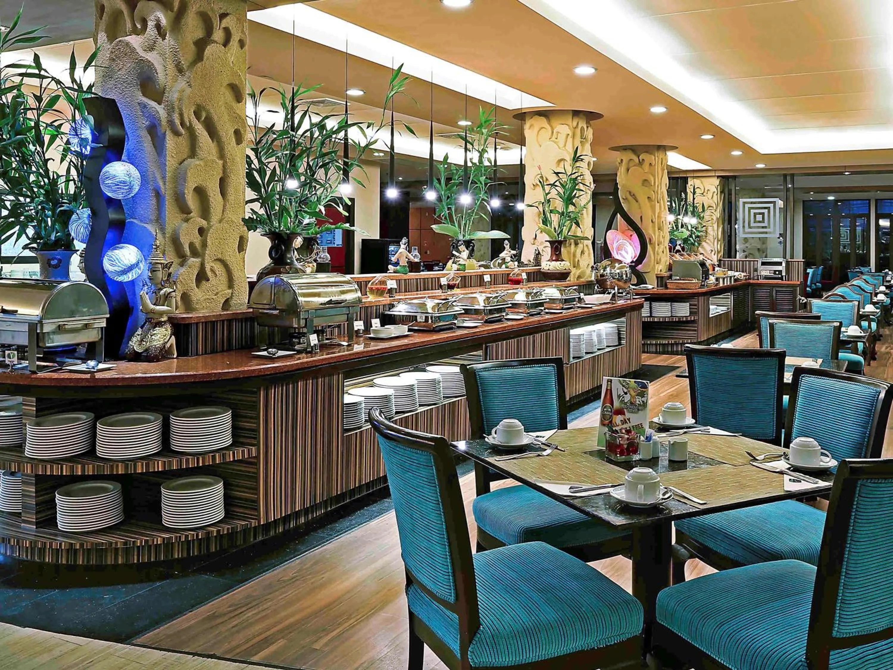Restaurant/places to eat in Novotel Phuket Vintage Park Resort