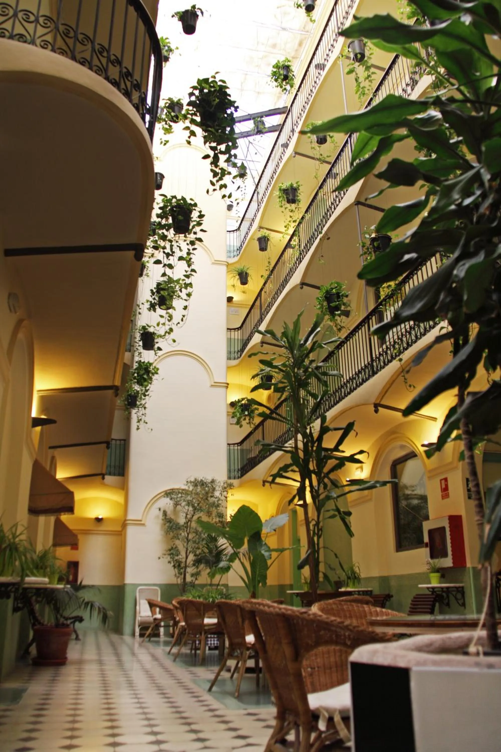 Restaurant/places to eat in Hotel Peninsular