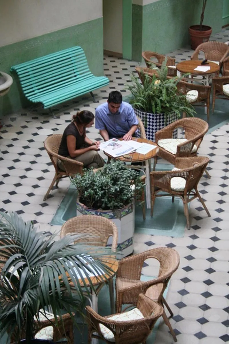 Restaurant/places to eat in Hotel Peninsular