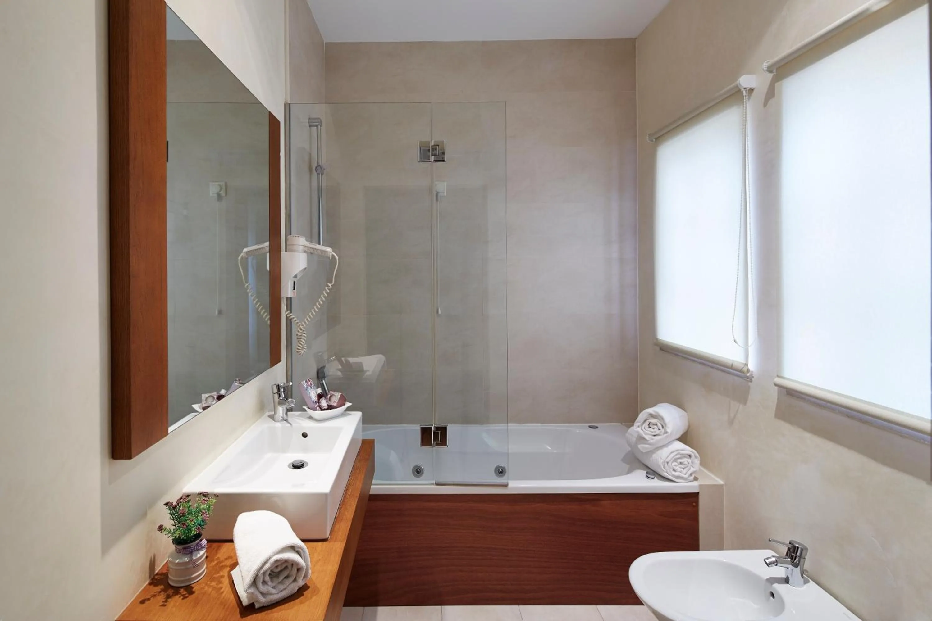 Toilet in Hotel Parque das Laranjeiras