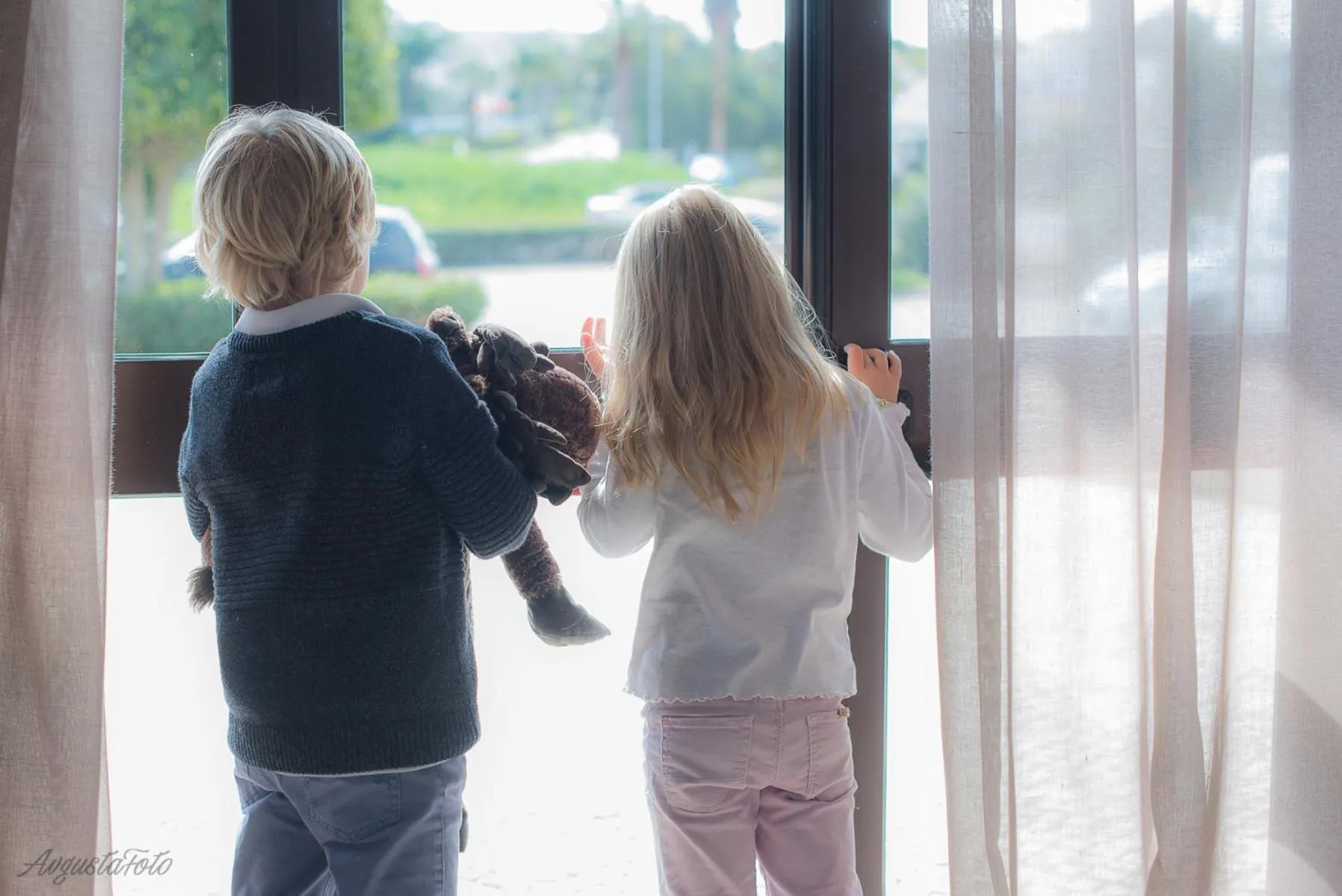 young children in Hotel Parque das Laranjeiras