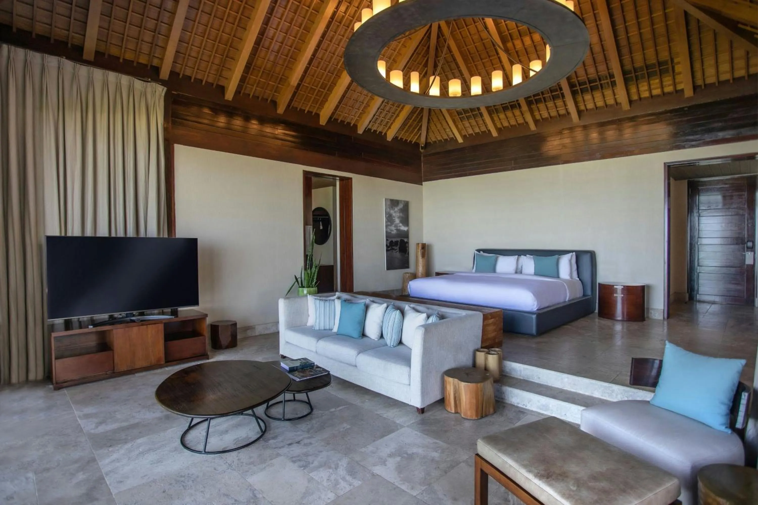 Bedroom, Bed in The St. Regis Le Morne Resort, Mauritius