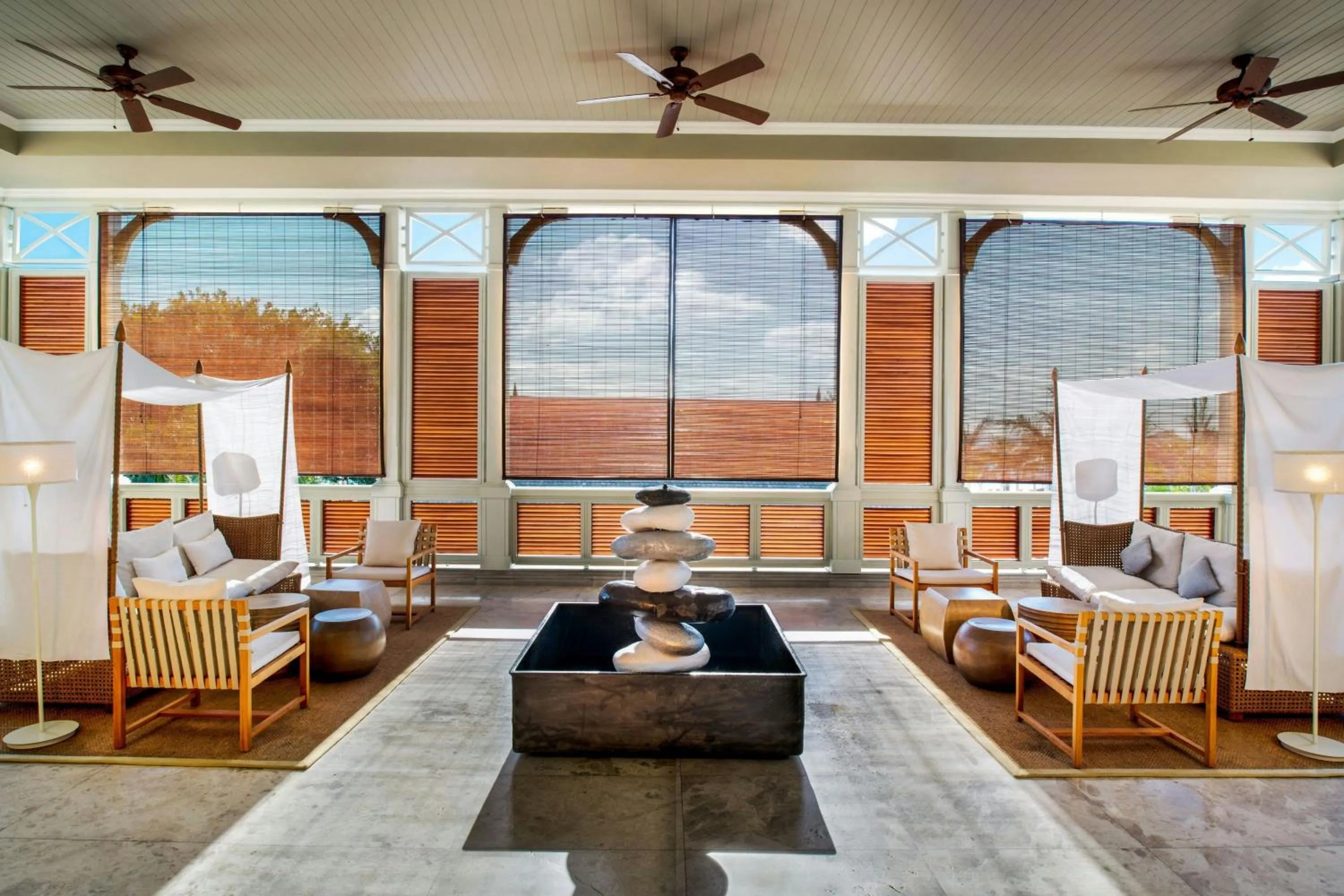 Lounge or bar in The St. Regis Le Morne Resort, Mauritius