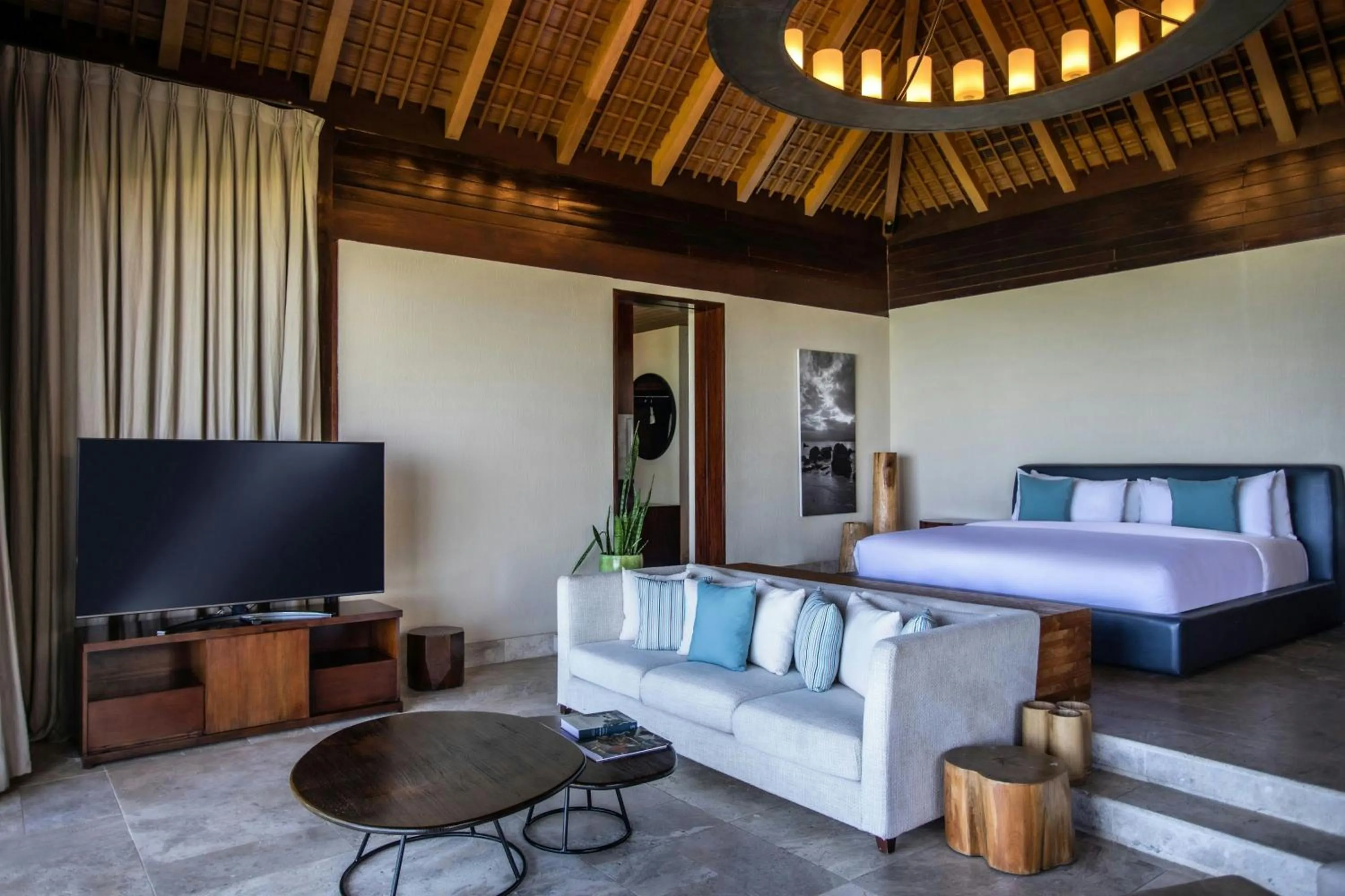 Bedroom, Bed in The St. Regis Le Morne Resort, Mauritius