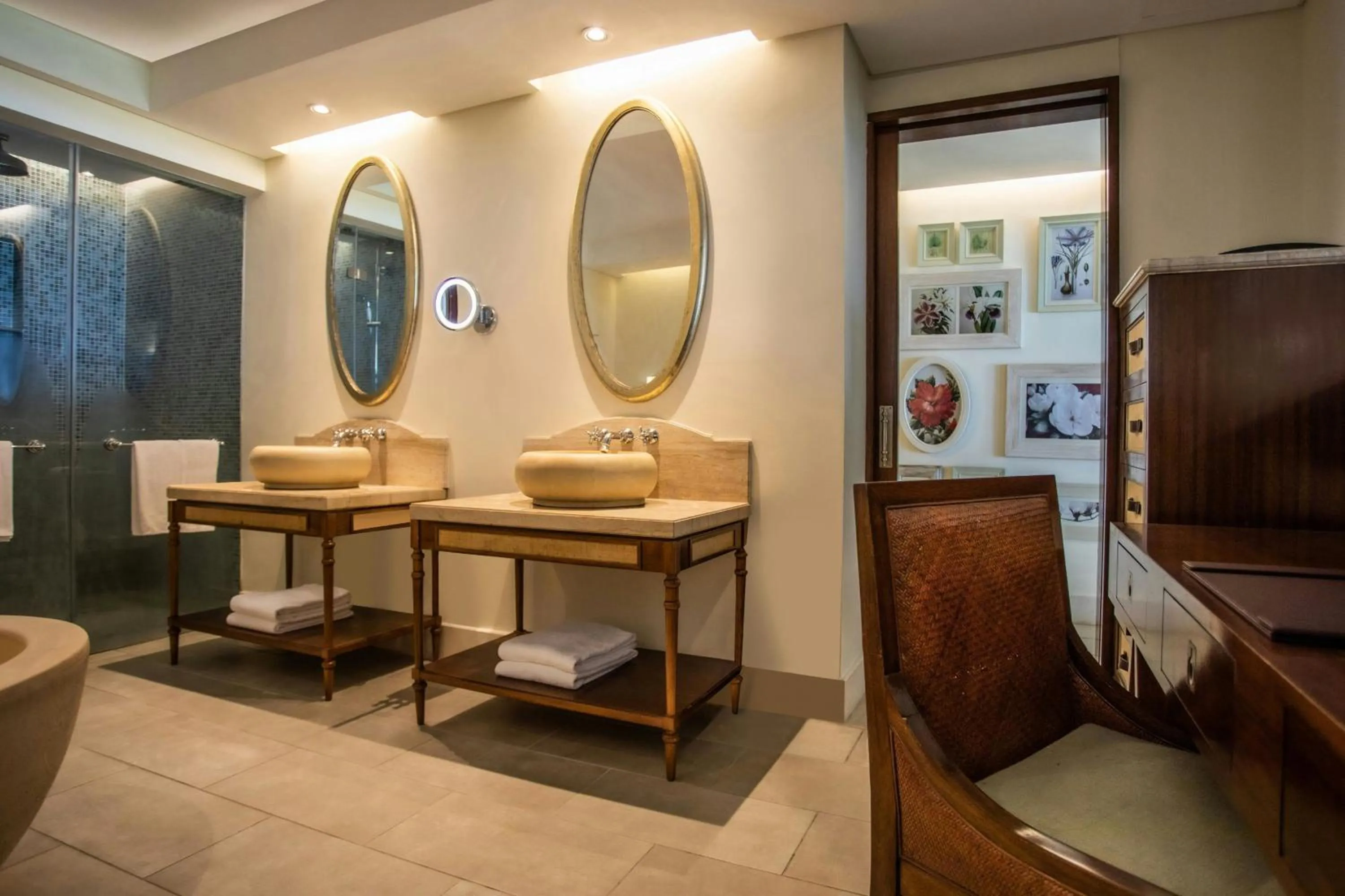 Photo of the whole room in The St. Regis Le Morne Resort, Mauritius