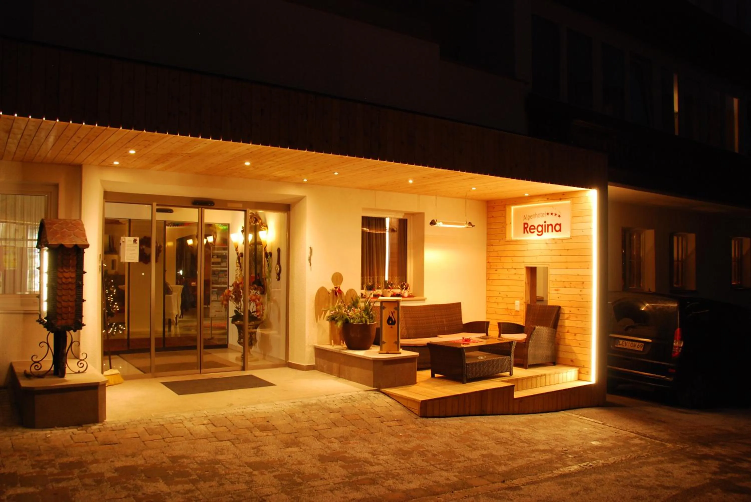Facade/entrance in Alpenhotel Regina
