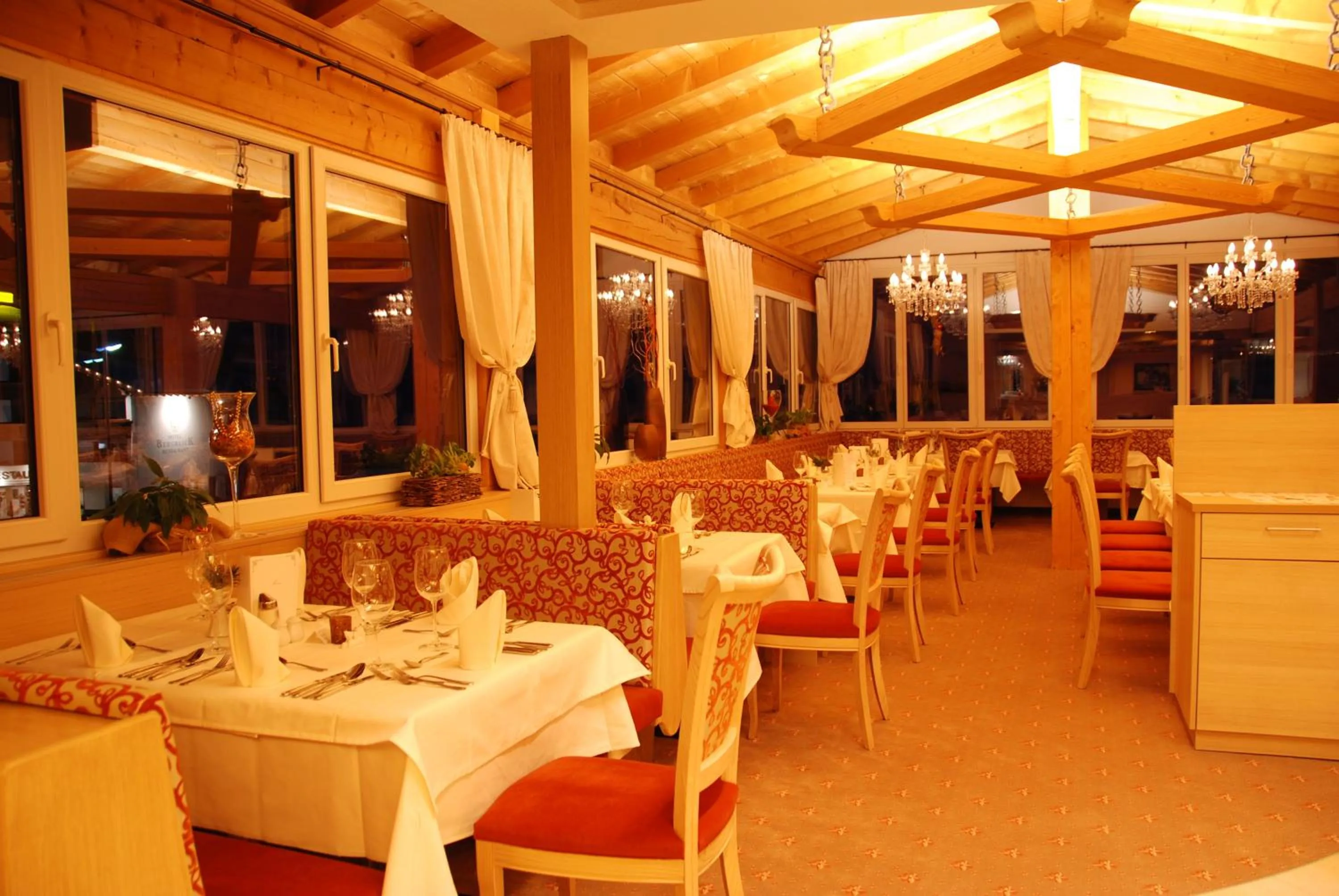 Restaurant/places to eat in Alpenhotel Regina