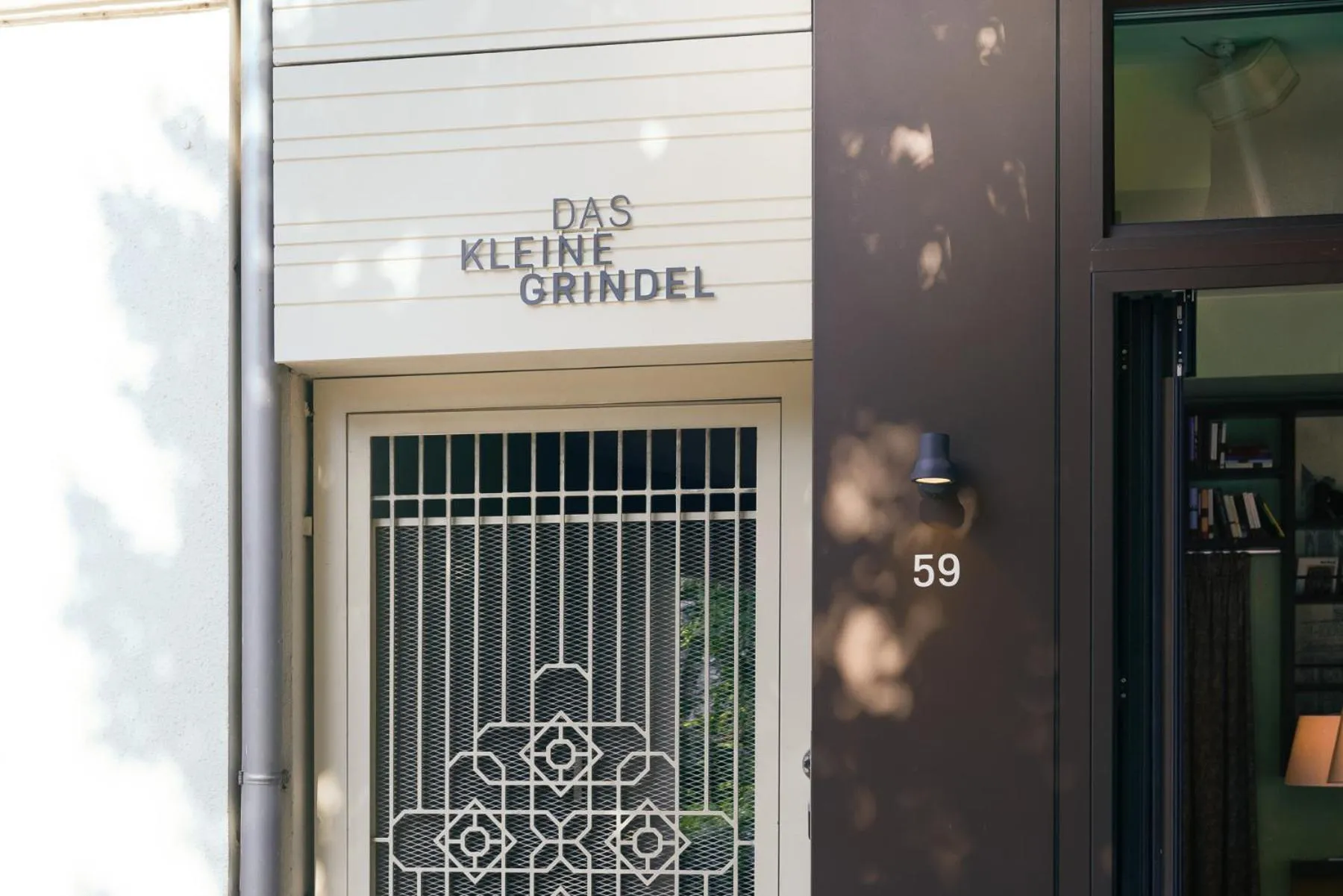 Facade/entrance in Das kleine Grindel
