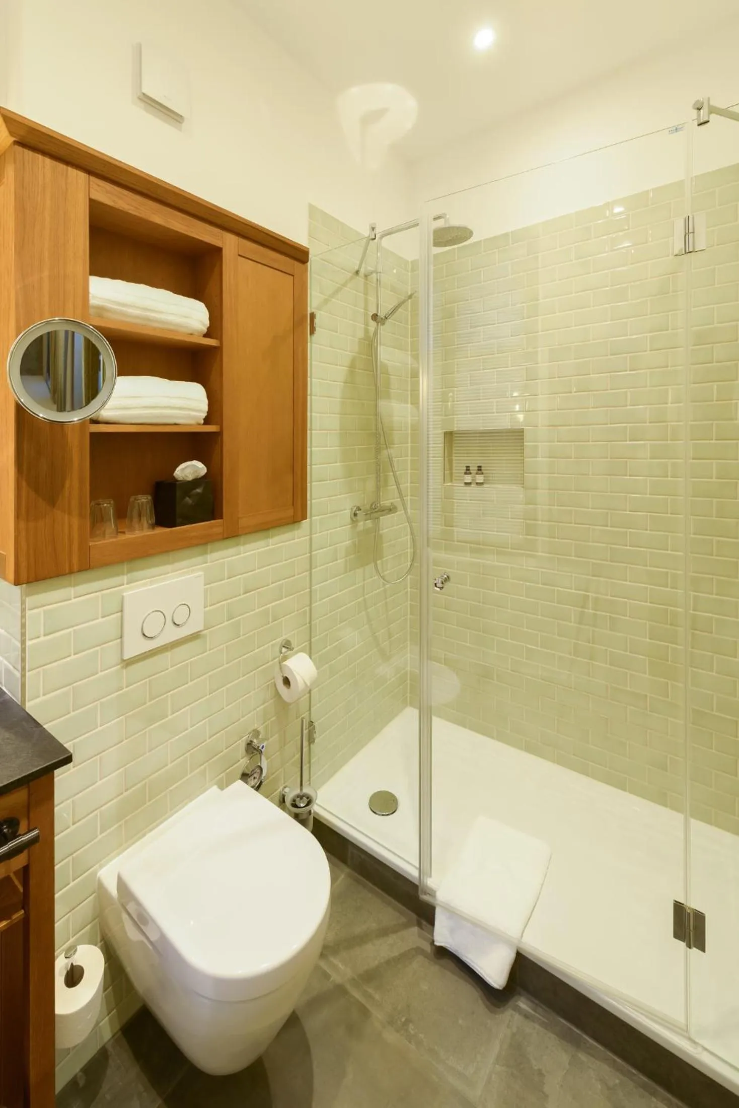 Shower in Das kleine Grindel