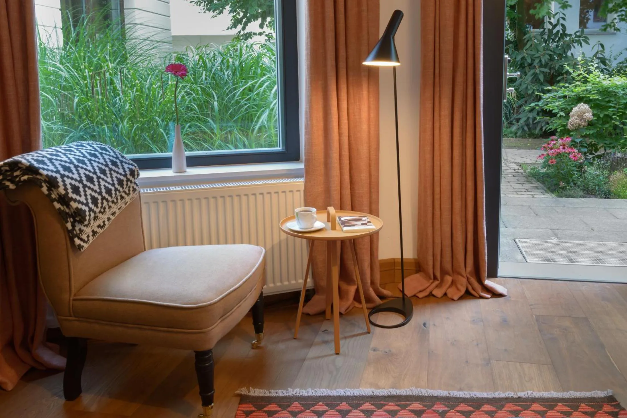 Seating area in Das kleine Grindel