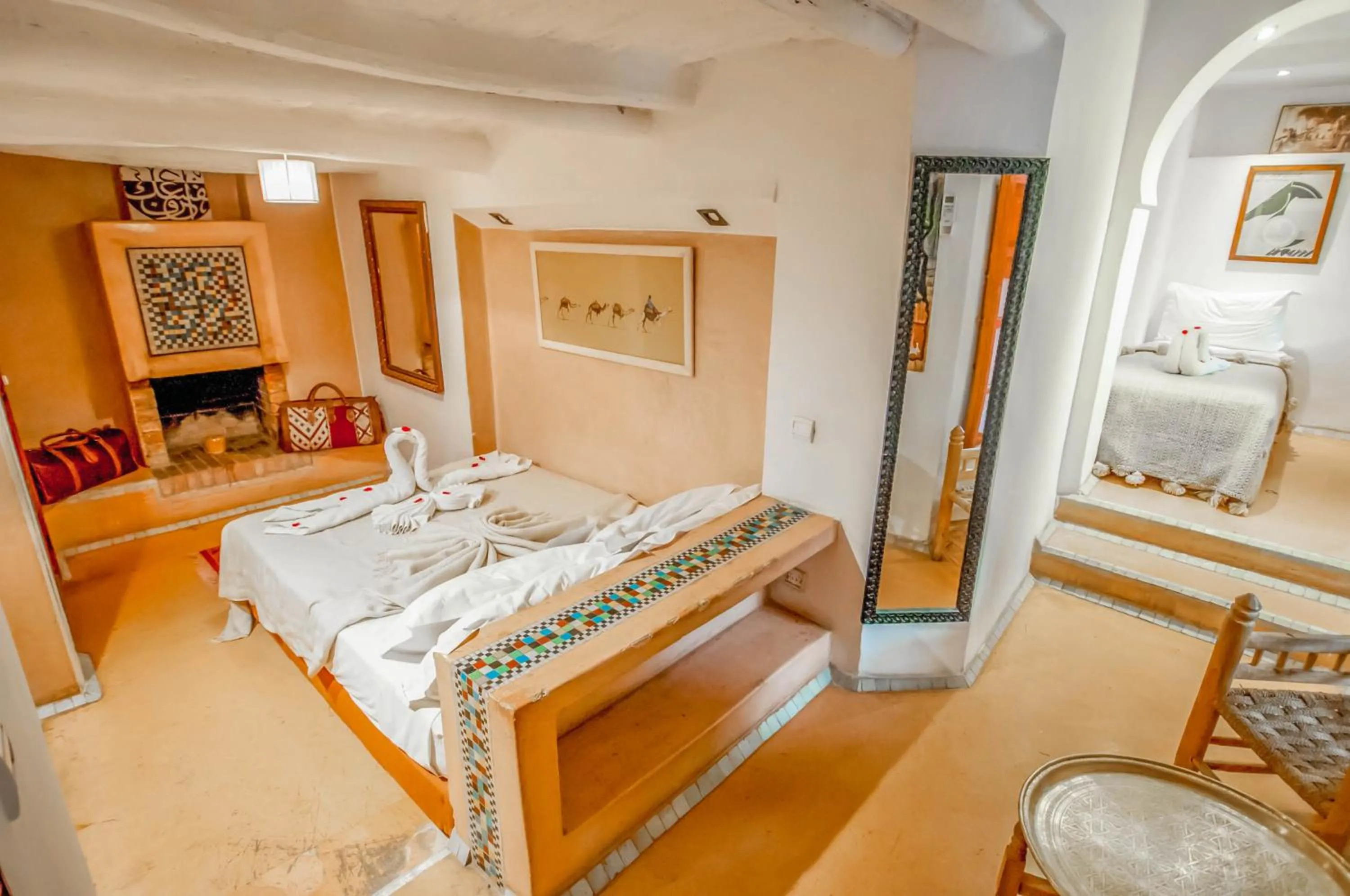 Photo of the whole room, Bed in Riad Chorfa