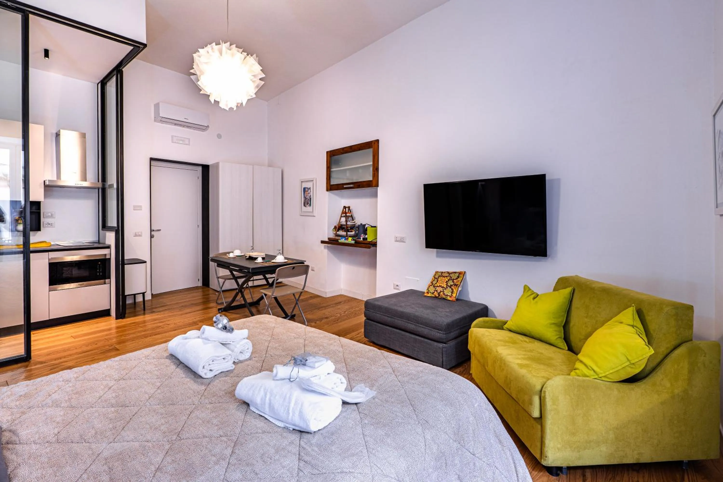 TV and multimedia, Bed in GuestHost - Dimora del Barone