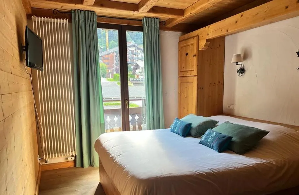 Bedroom, Bed in Fleur des Neiges