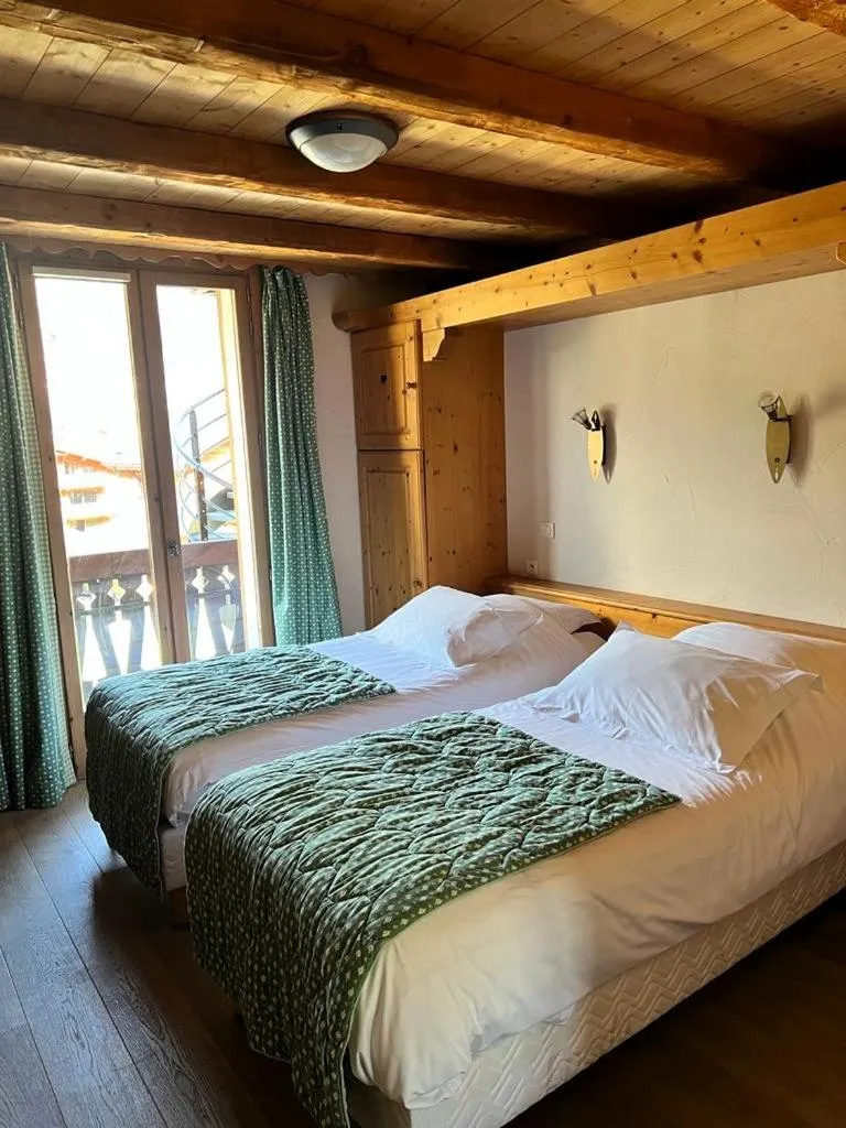 Bedroom, Bed in Fleur des Neiges