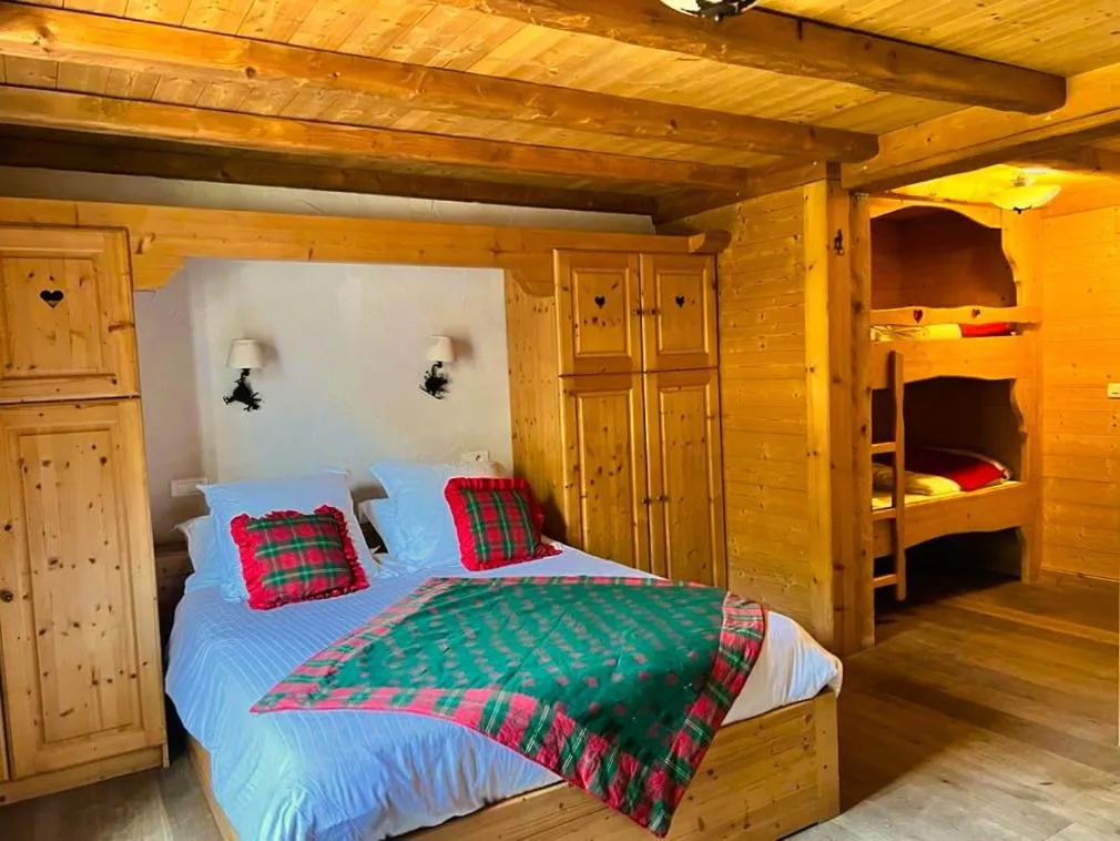 Bedroom, Bed in Fleur des Neiges